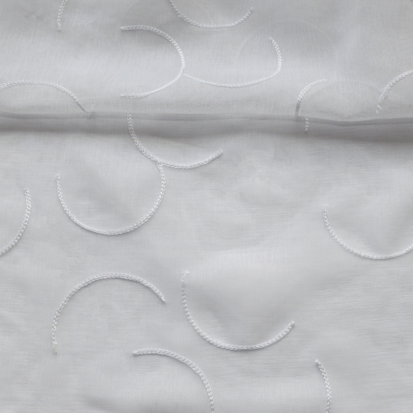 Tissu voile brodé à motifs demi-cercles