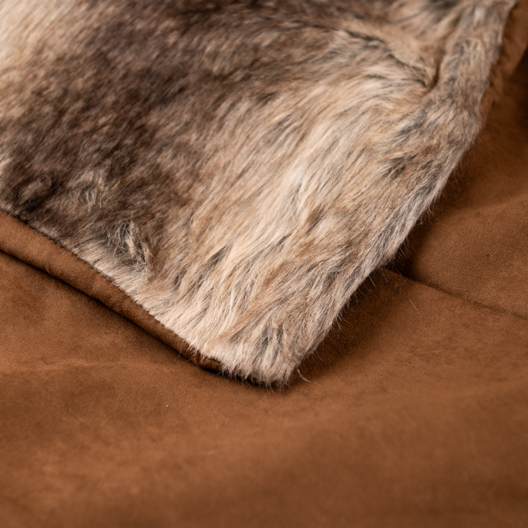 Plaid  imitation fourrure  effet loup brun doublé velours — vue 4