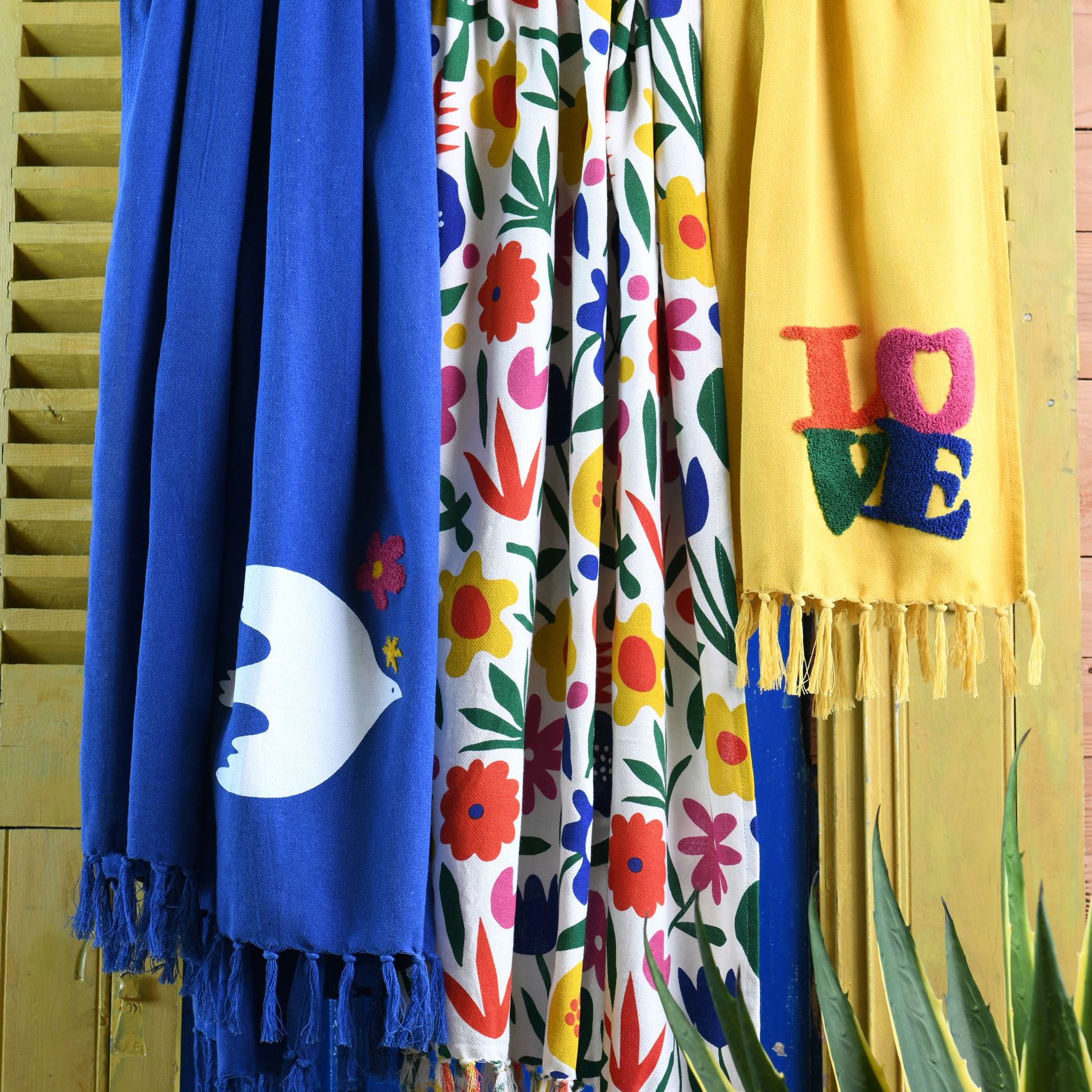 Fouta polycoton avec franges et broderie LOVE — vue 6