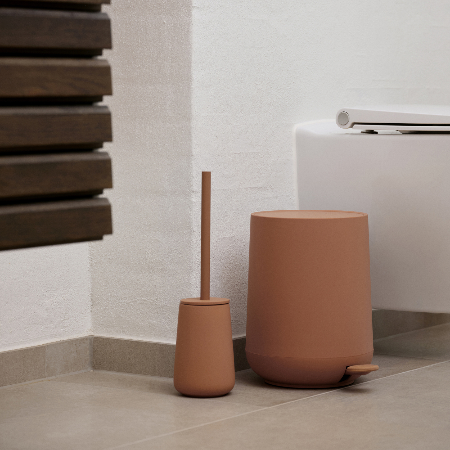 Brosse pour toilette en grès et acier — vue 6