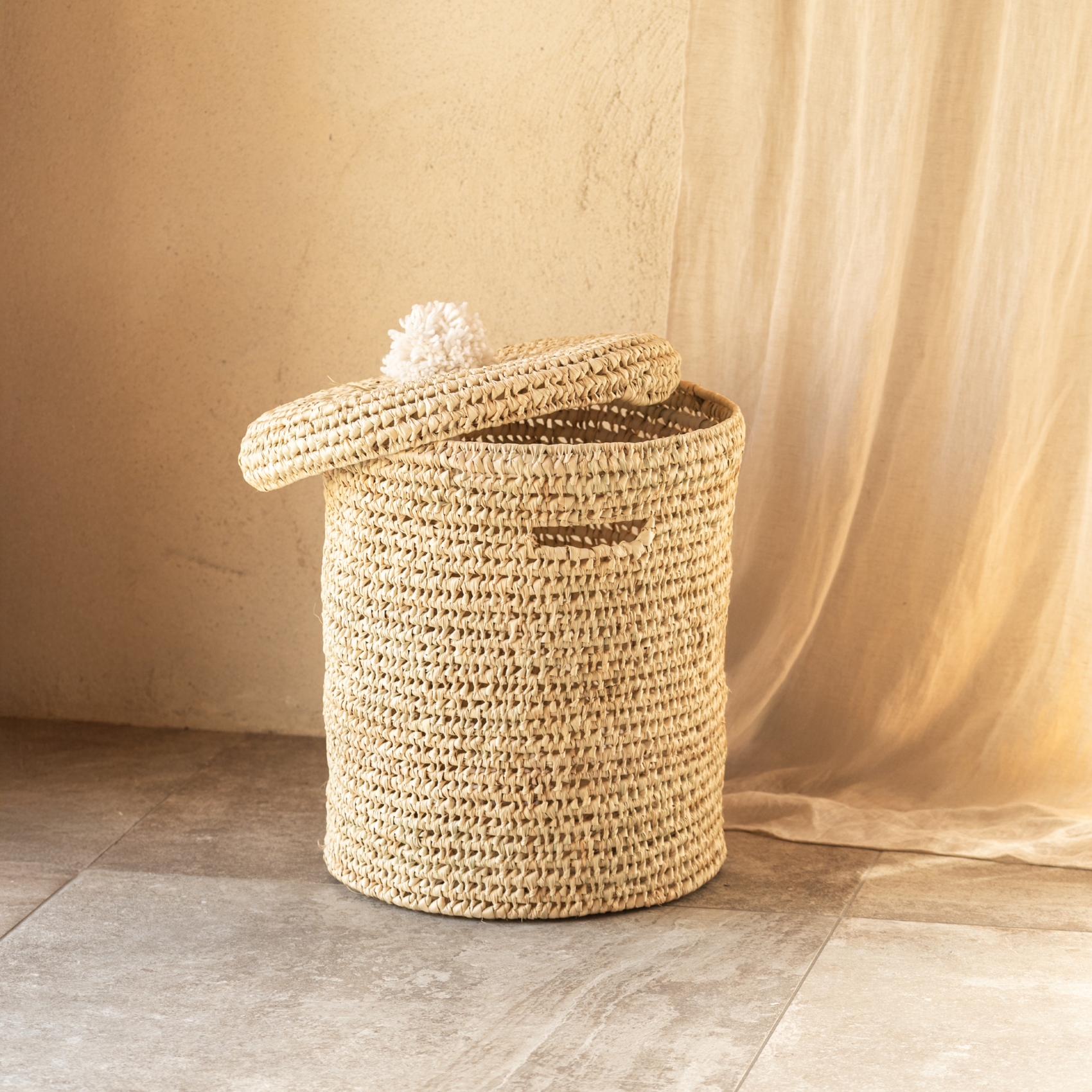 Panière a linge ajourée couvercle pompon — vue 3