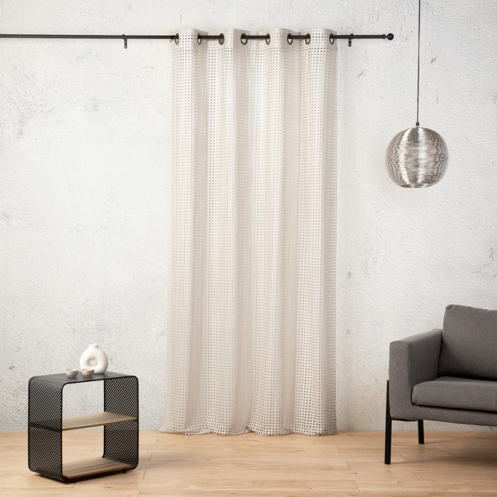 Voilage maille ajourée à oeillets