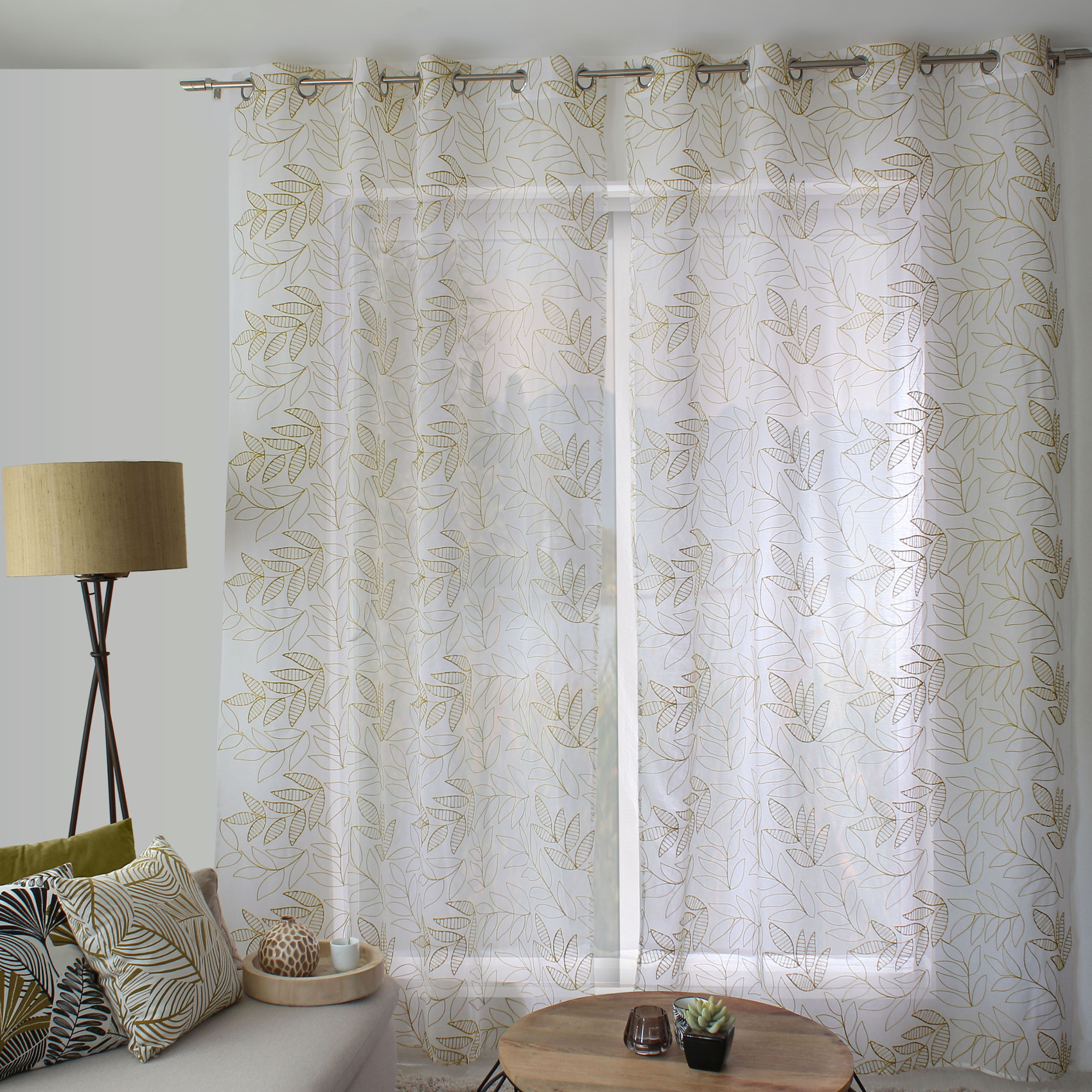 Voilage brodé motif feuillage