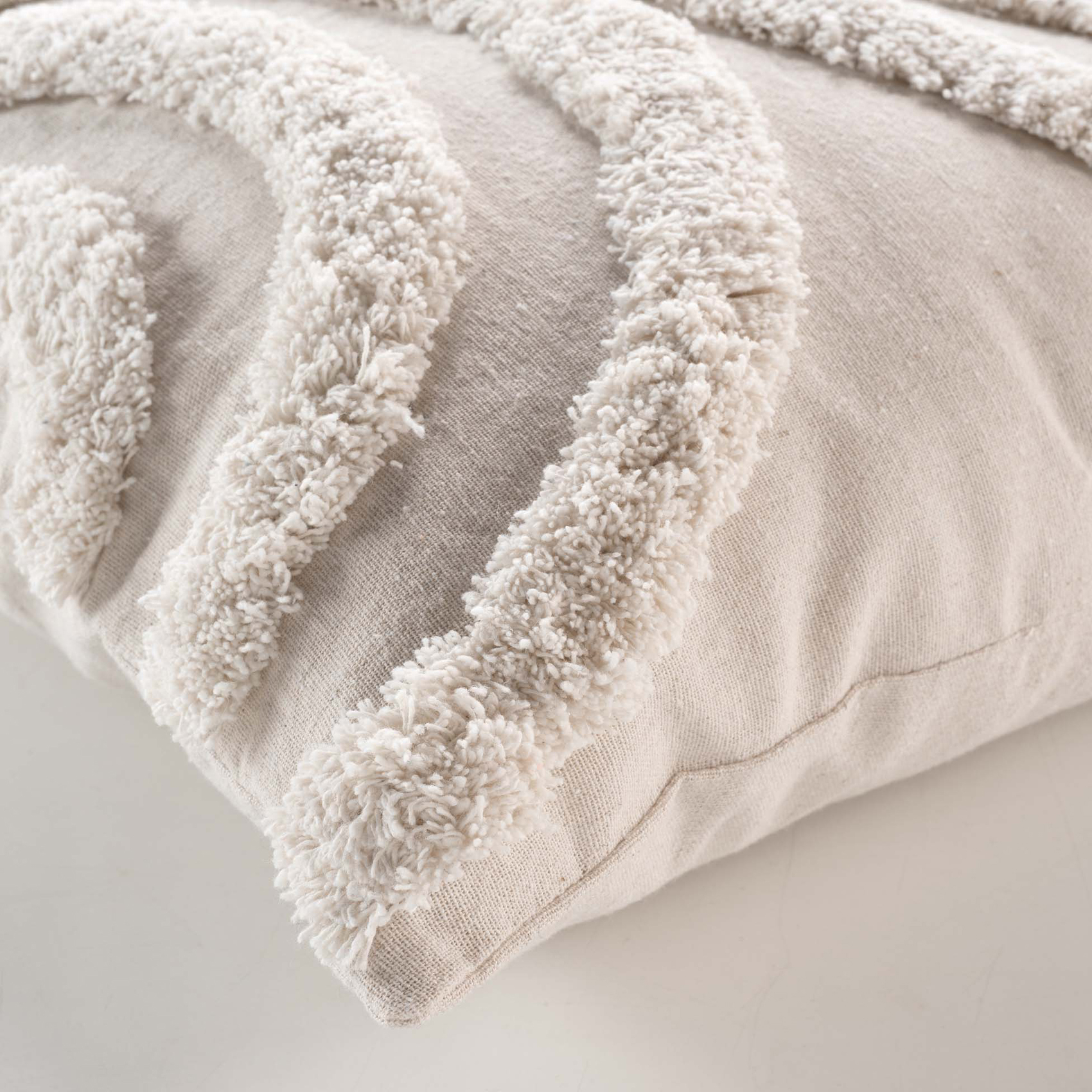 Coussin déhoussable aux motifs tuftés — vue 3