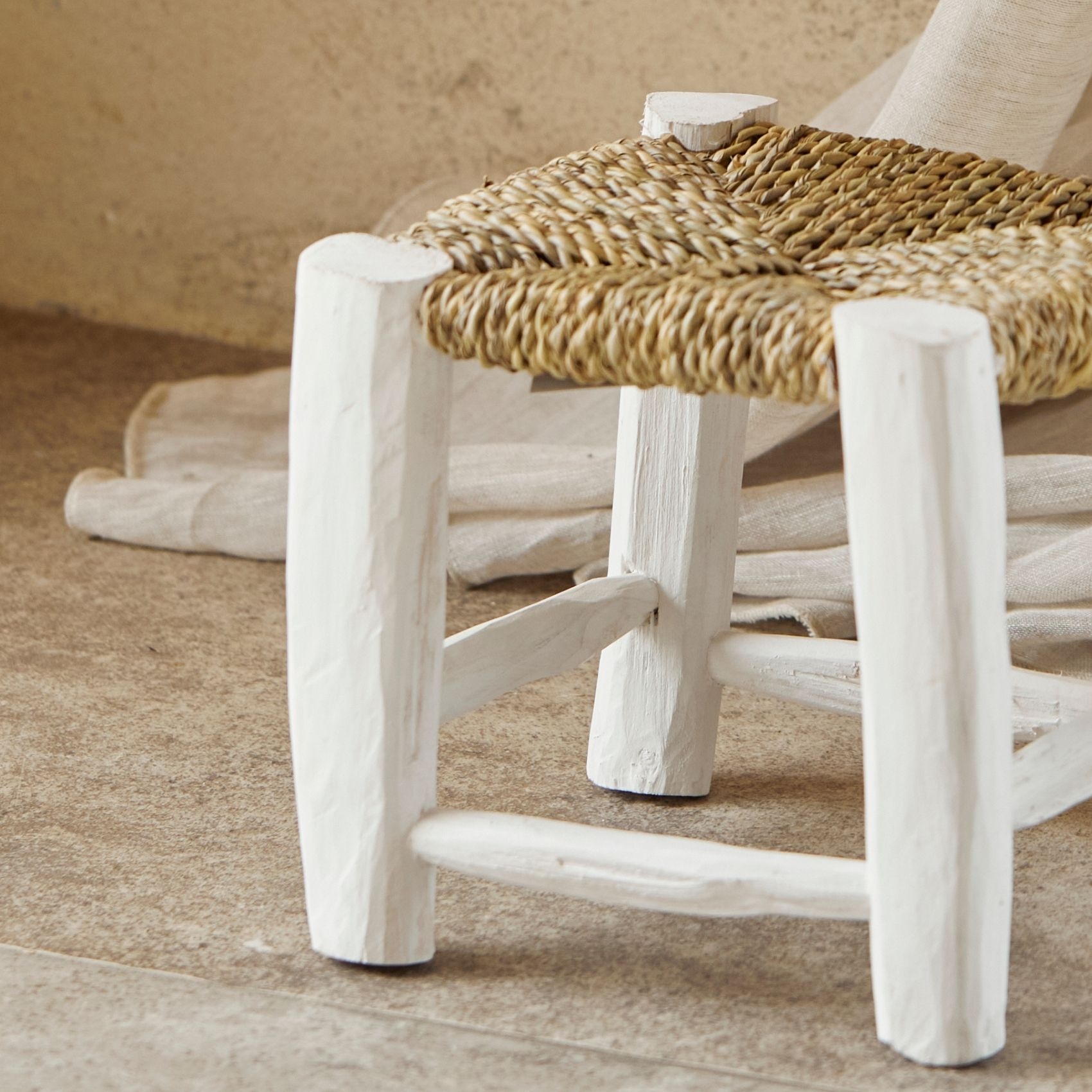 Tabouret Marocain blanc en bois — vue 3