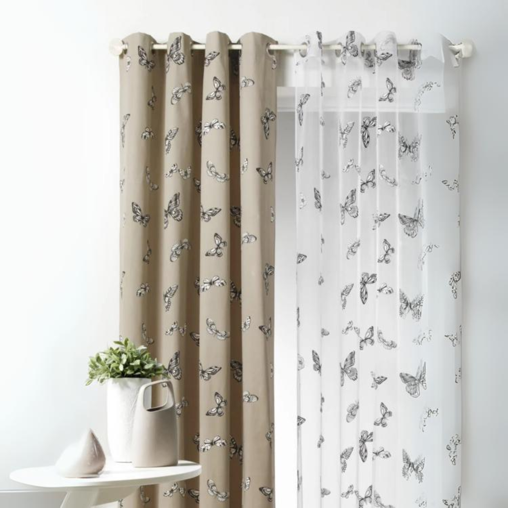 Voilage avec imprimé papillons nature