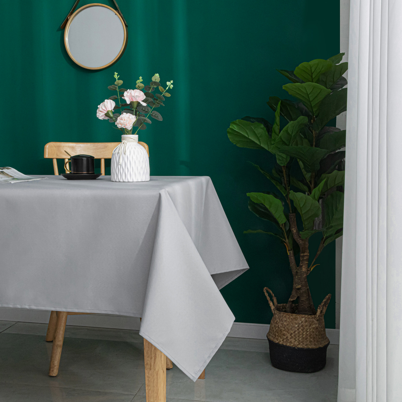 Nappe carrée et enduite antitache
