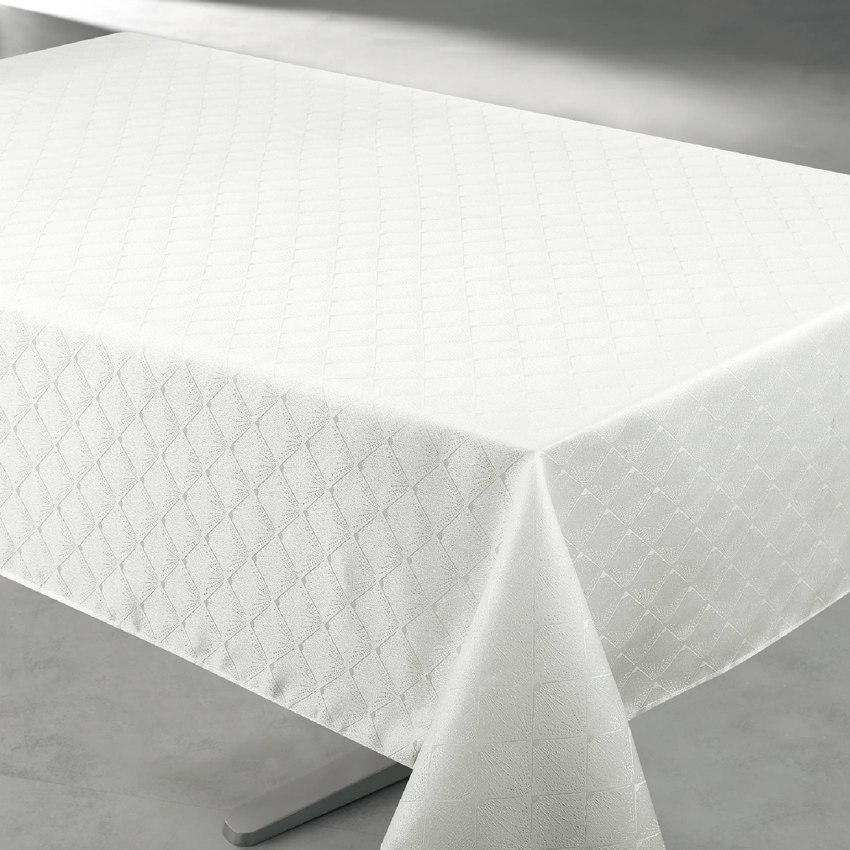 Nappe rectangulaire extérieure aux motifs graphiques