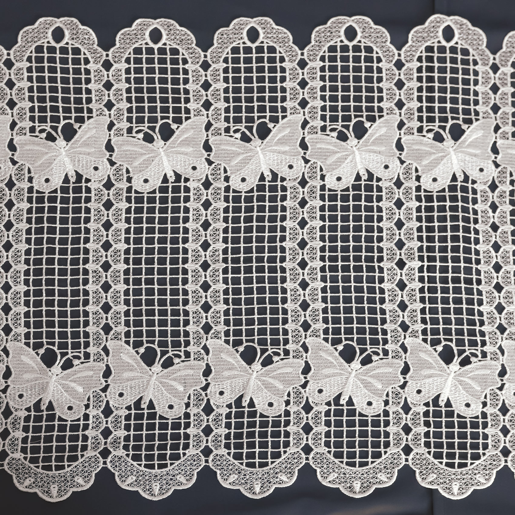 Brise bise papillons en macramé