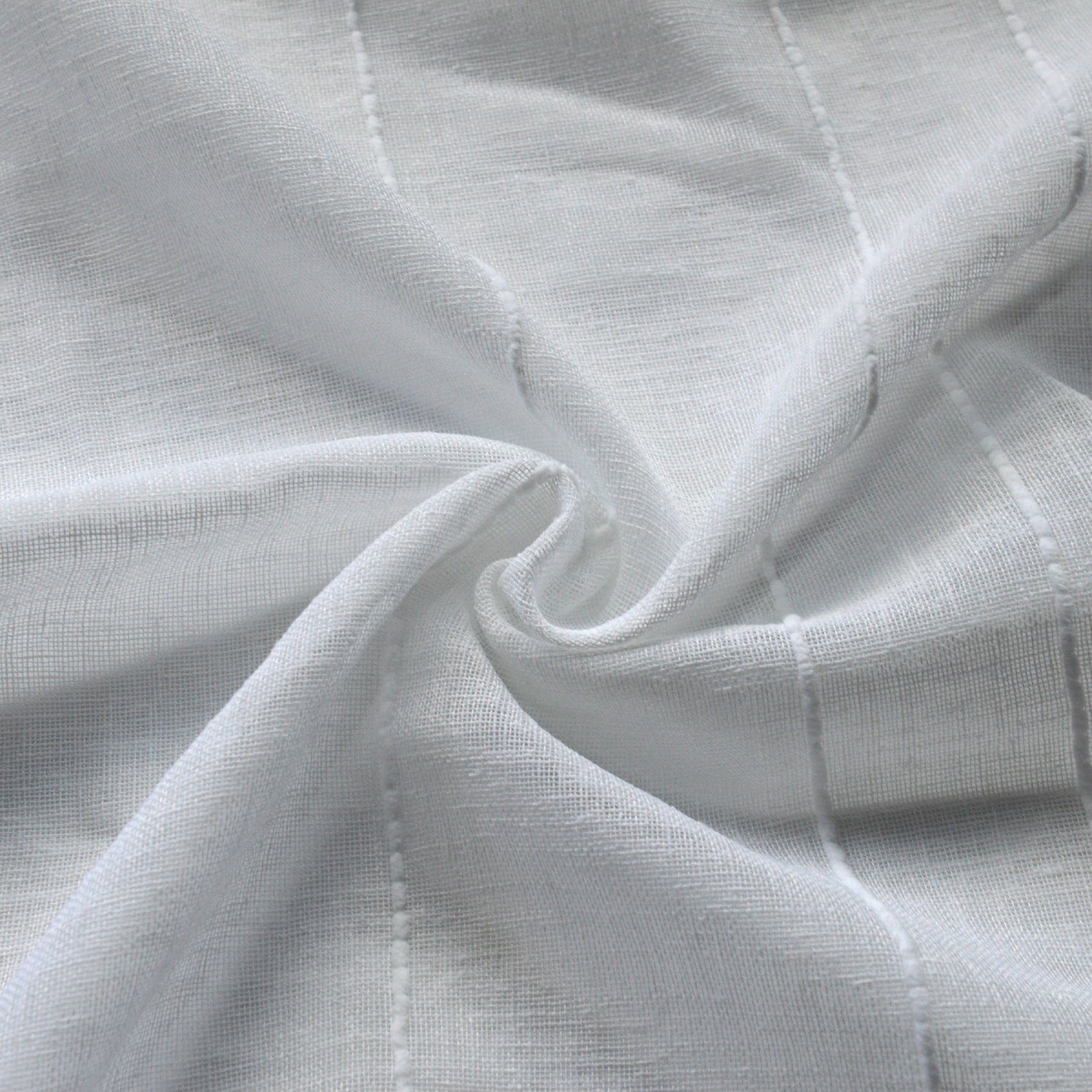 Tissu voile en fils chenille et bas plombé