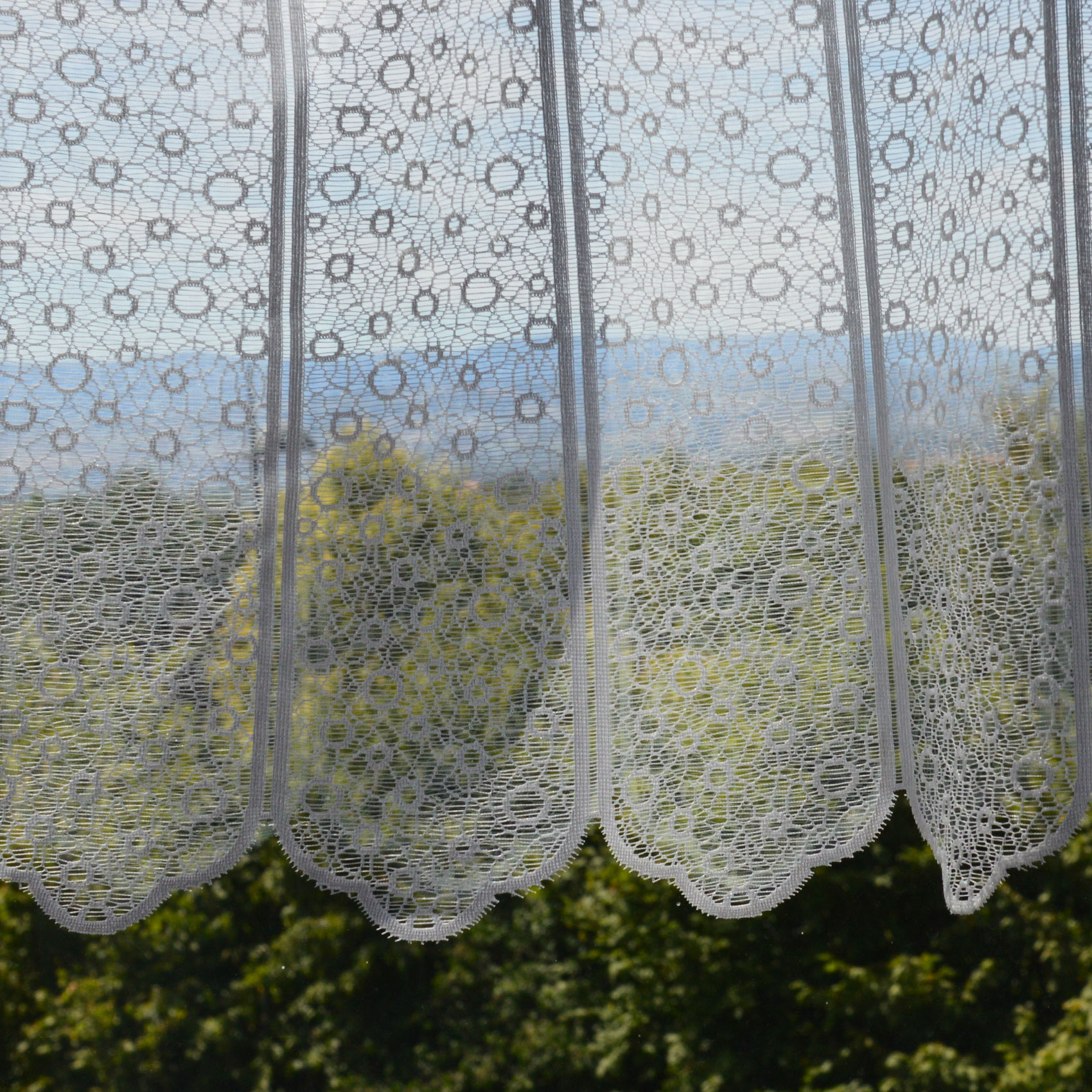 Brise bise en maille et aux cercles ajourés
