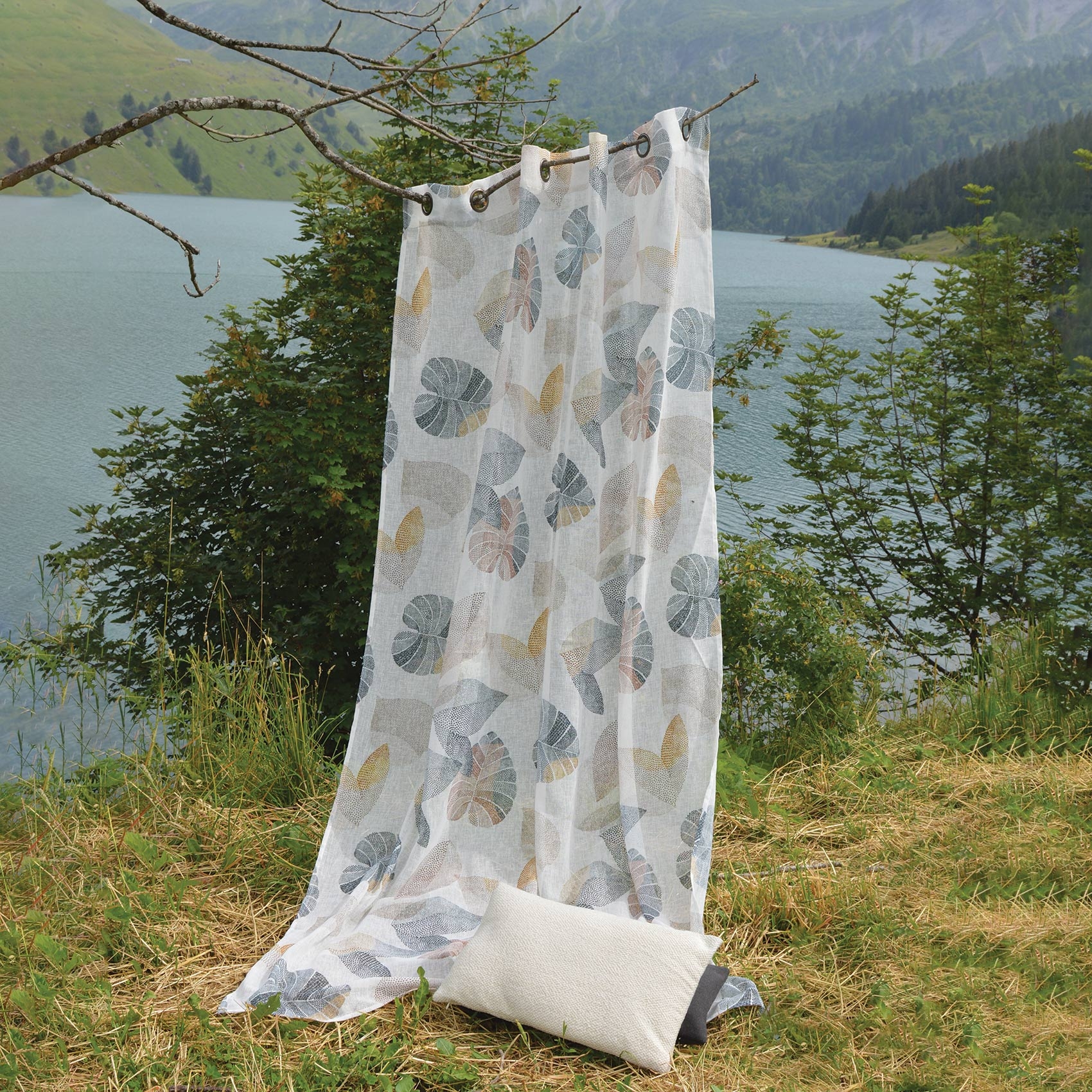 Voilage tamisant aux impressions de feuilles — vue 4