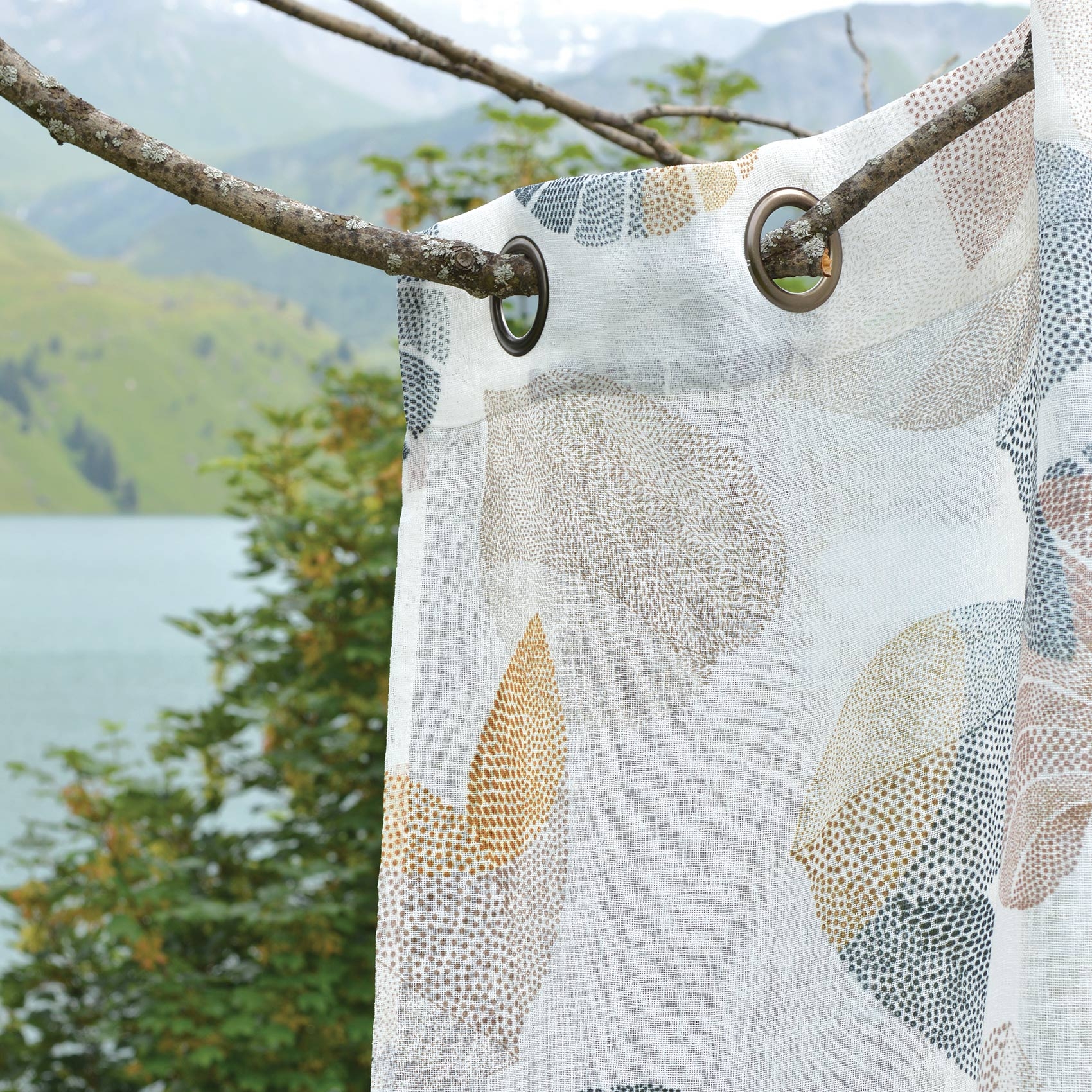 Voilage tamisant aux impressions de feuilles — vue 3