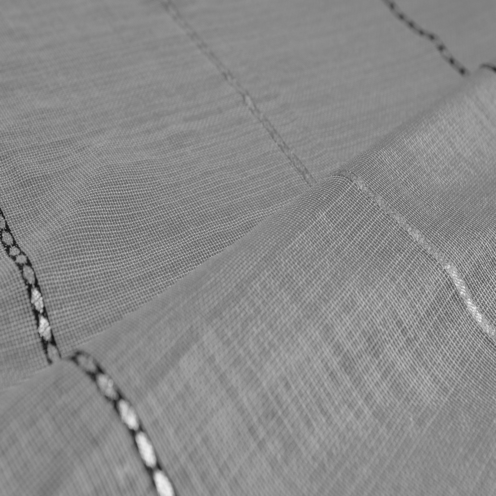 Tissu en voile à rayures verticales