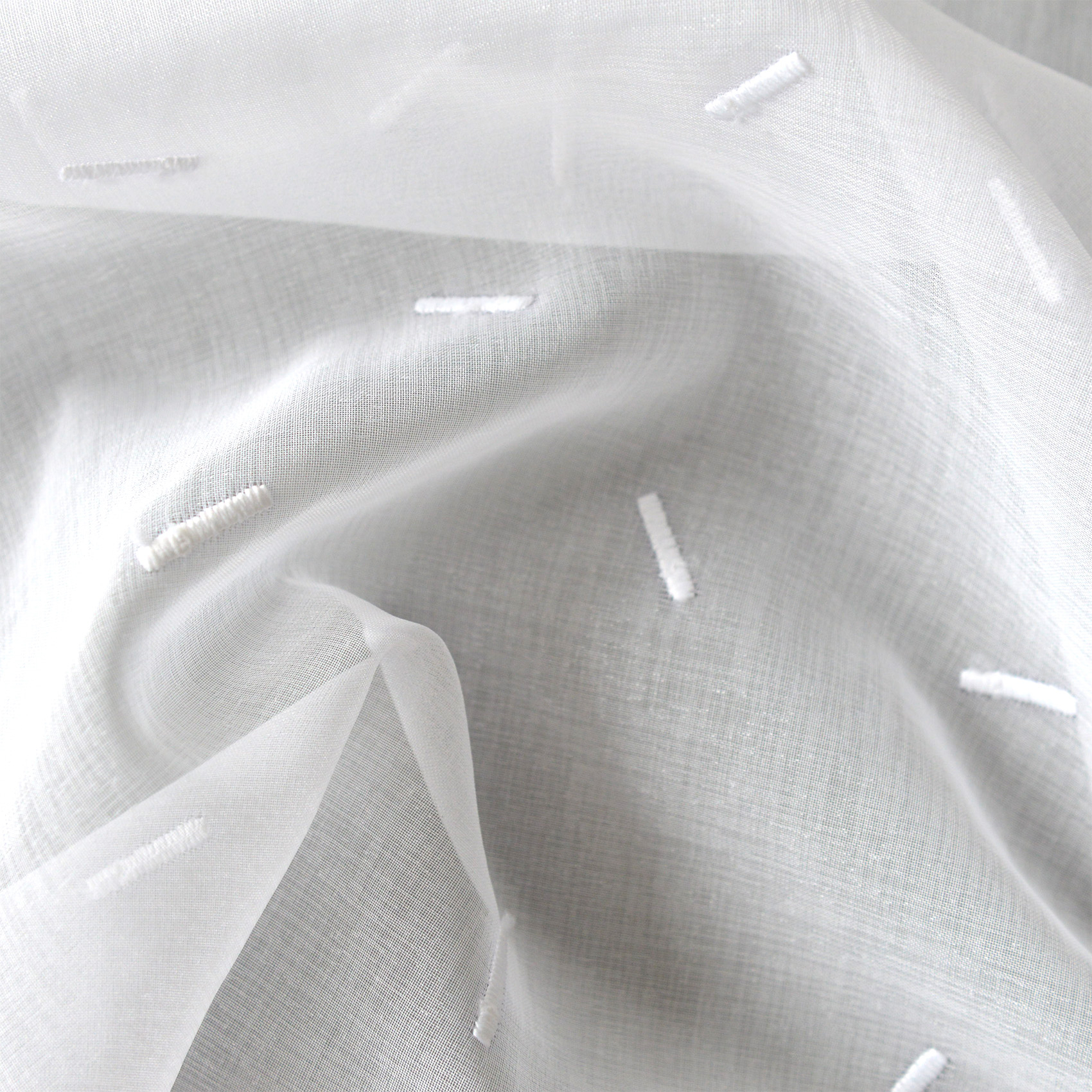 Tissu brodé petits bâtonnets