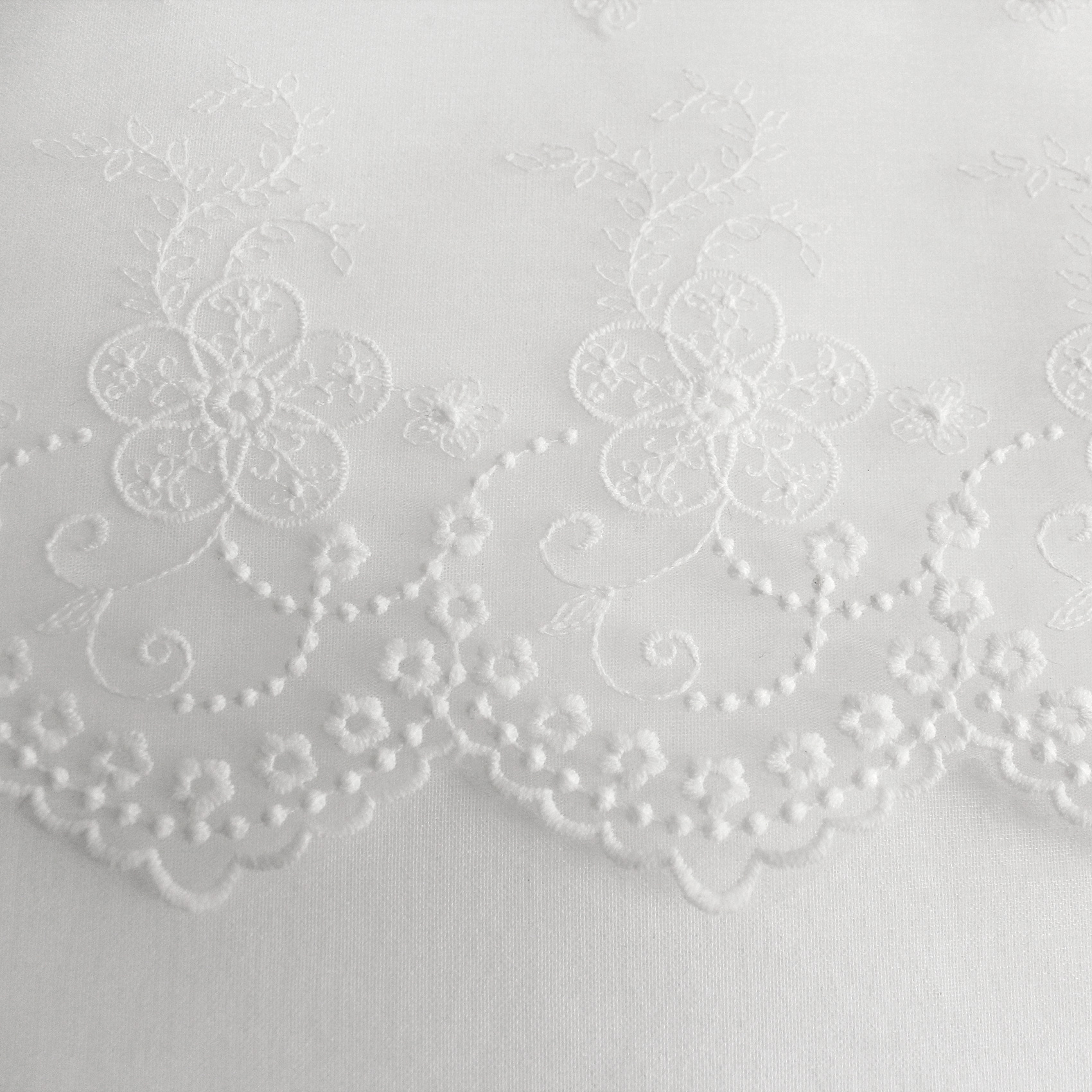 Paire de petits voilages avec top à volant brodé — vue 5