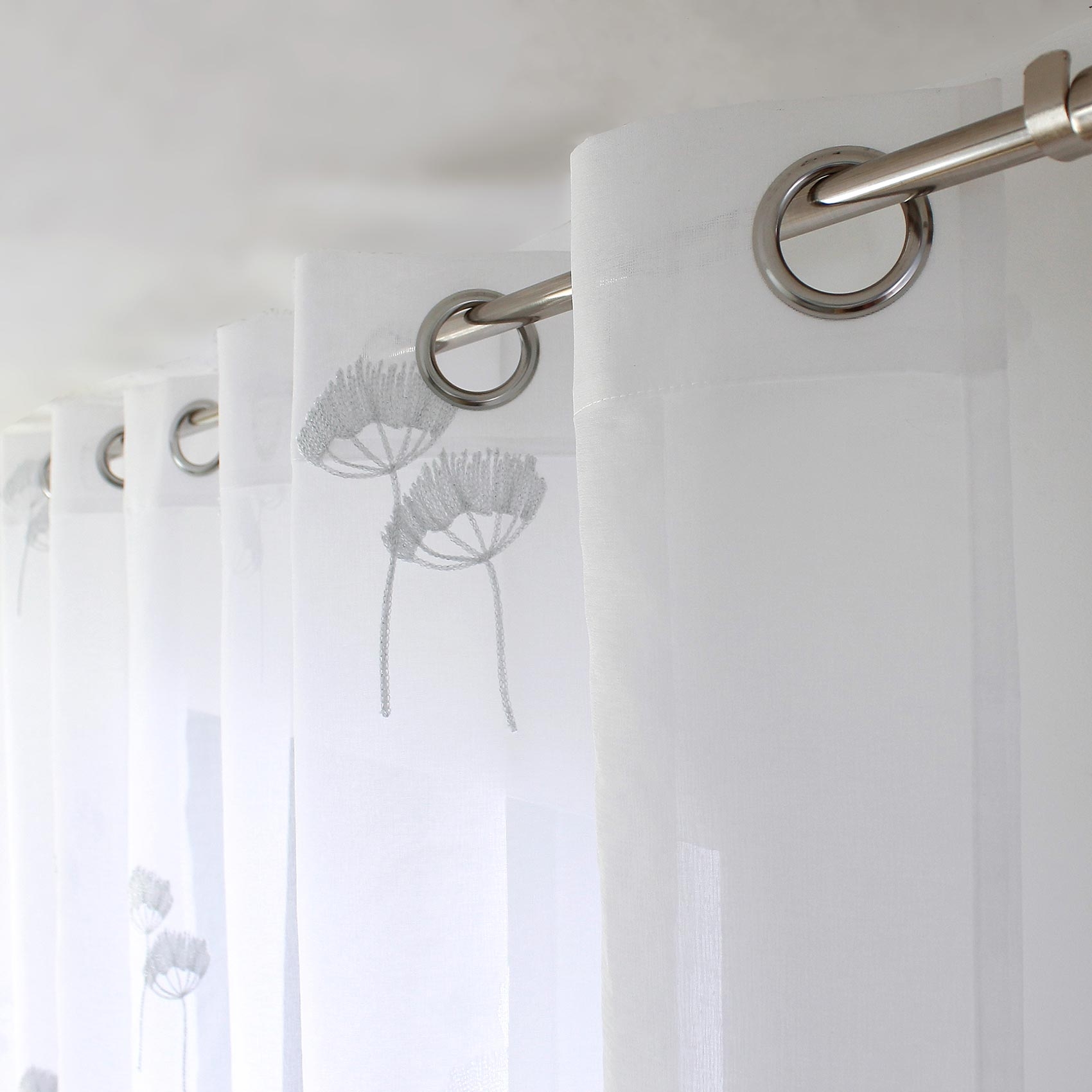 Voilage tamisant aux broderies florales — vue 4