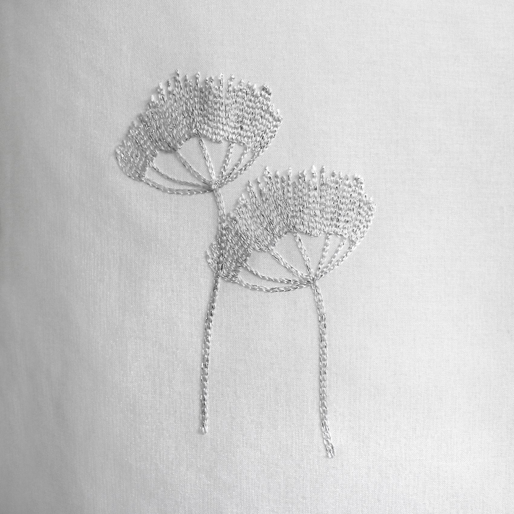 Voilage tamisant aux broderies florales — vue 5