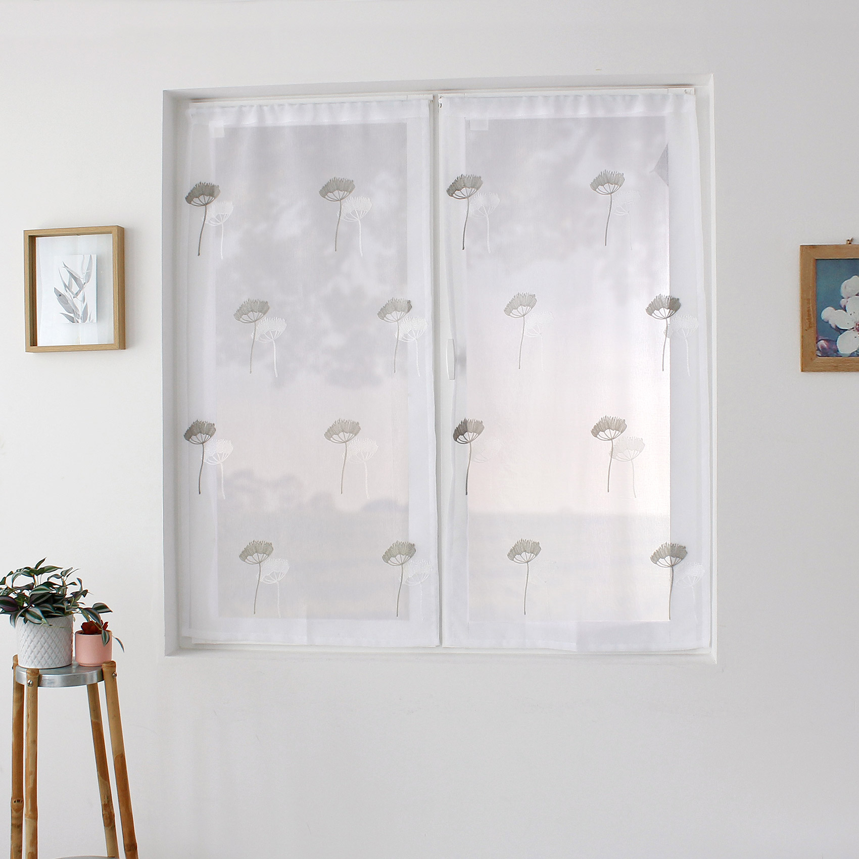 Paire de petits voilages brodés de fleurs — vue 5