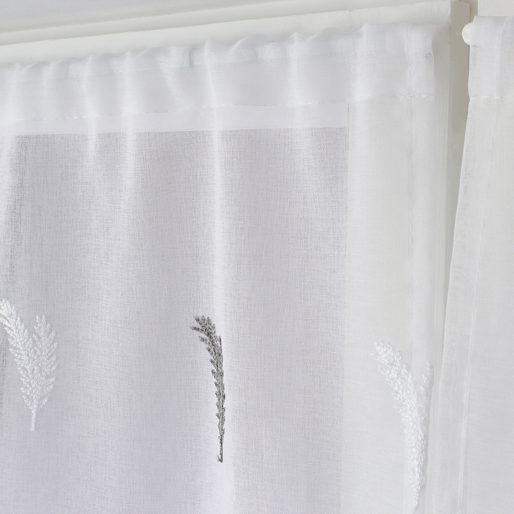 Paire de petits voilages aux broderies bicolores — vue 4