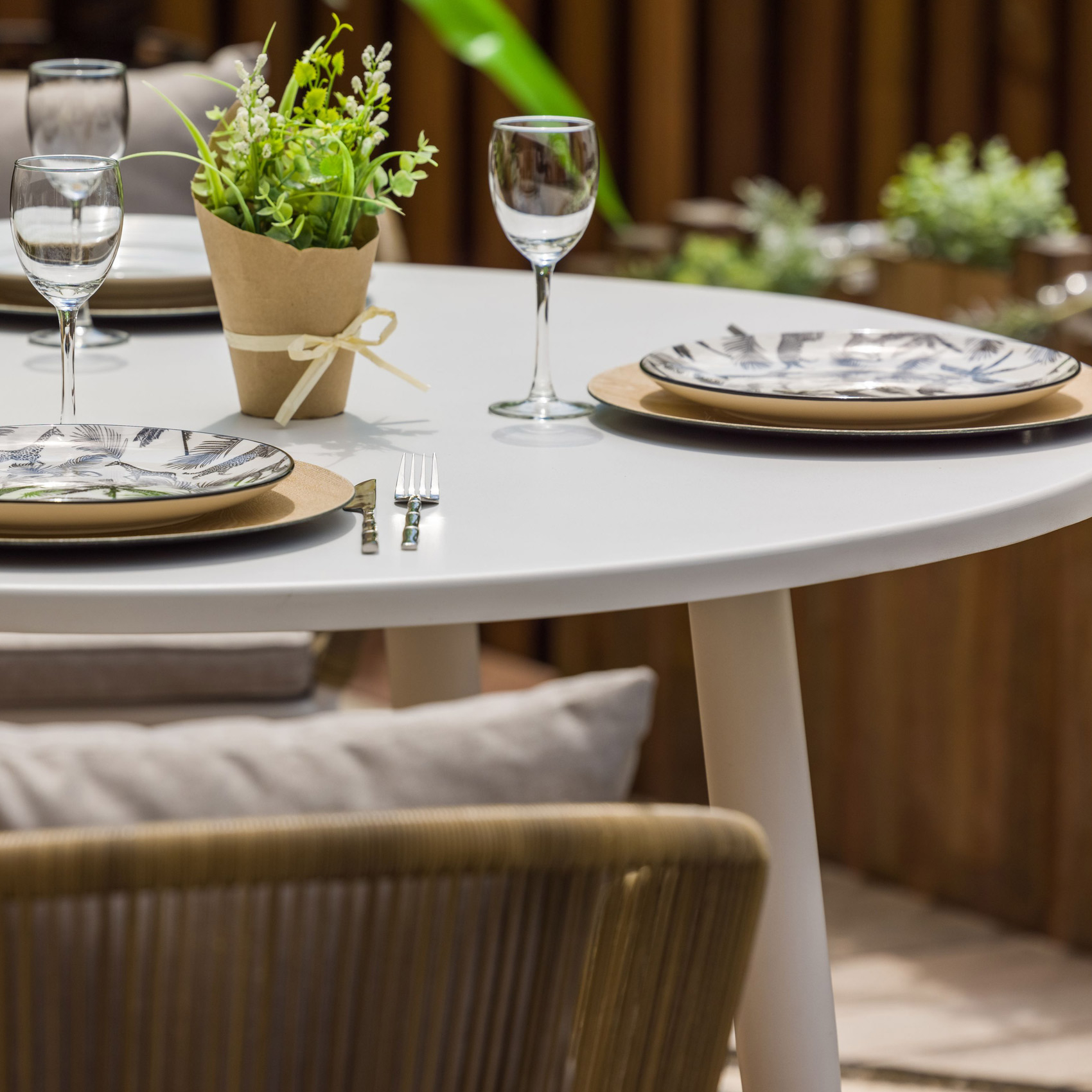 Table ronde en aluminium — vue 4