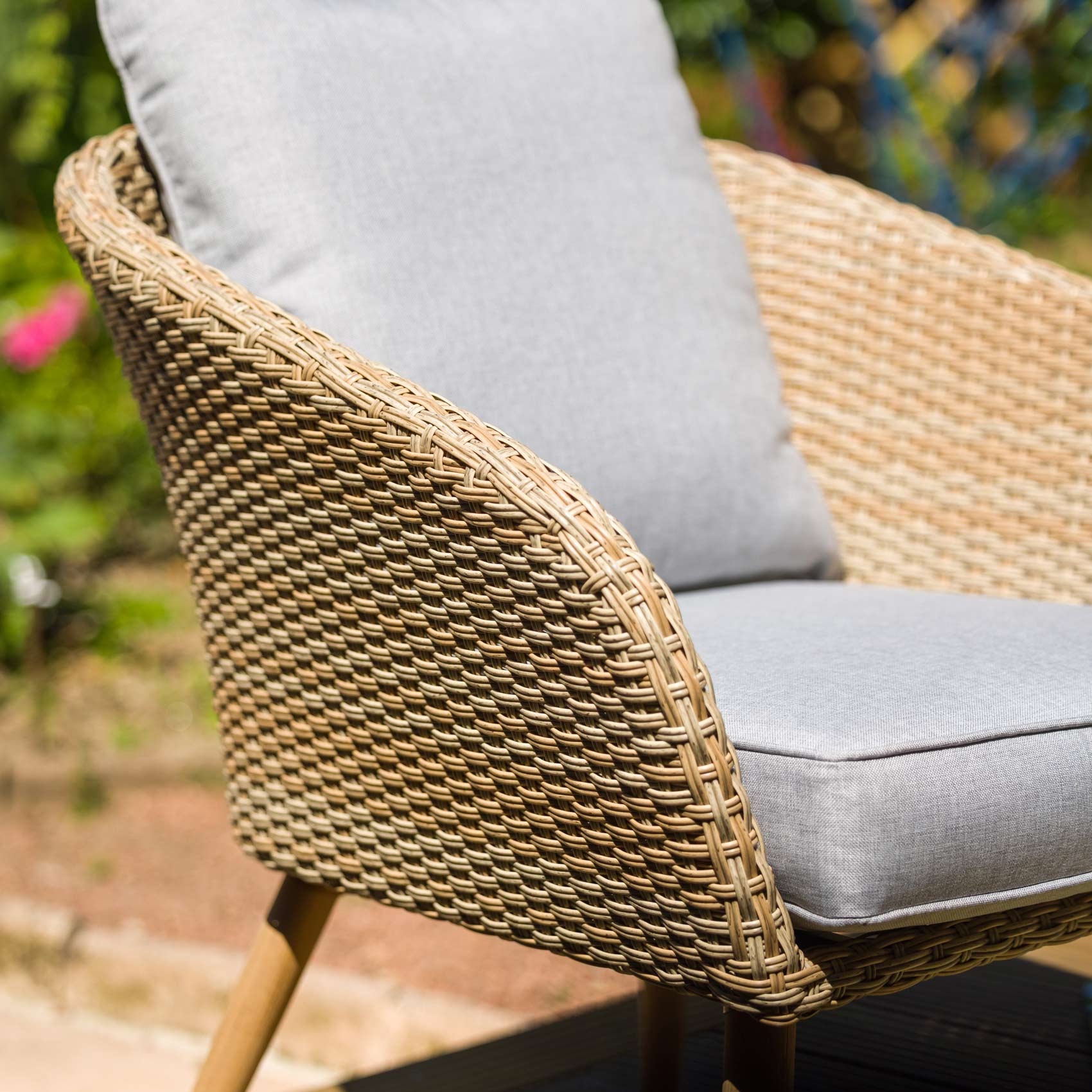 Salon détente pour 4 ou 5 personnes en résine tressée — vue 4