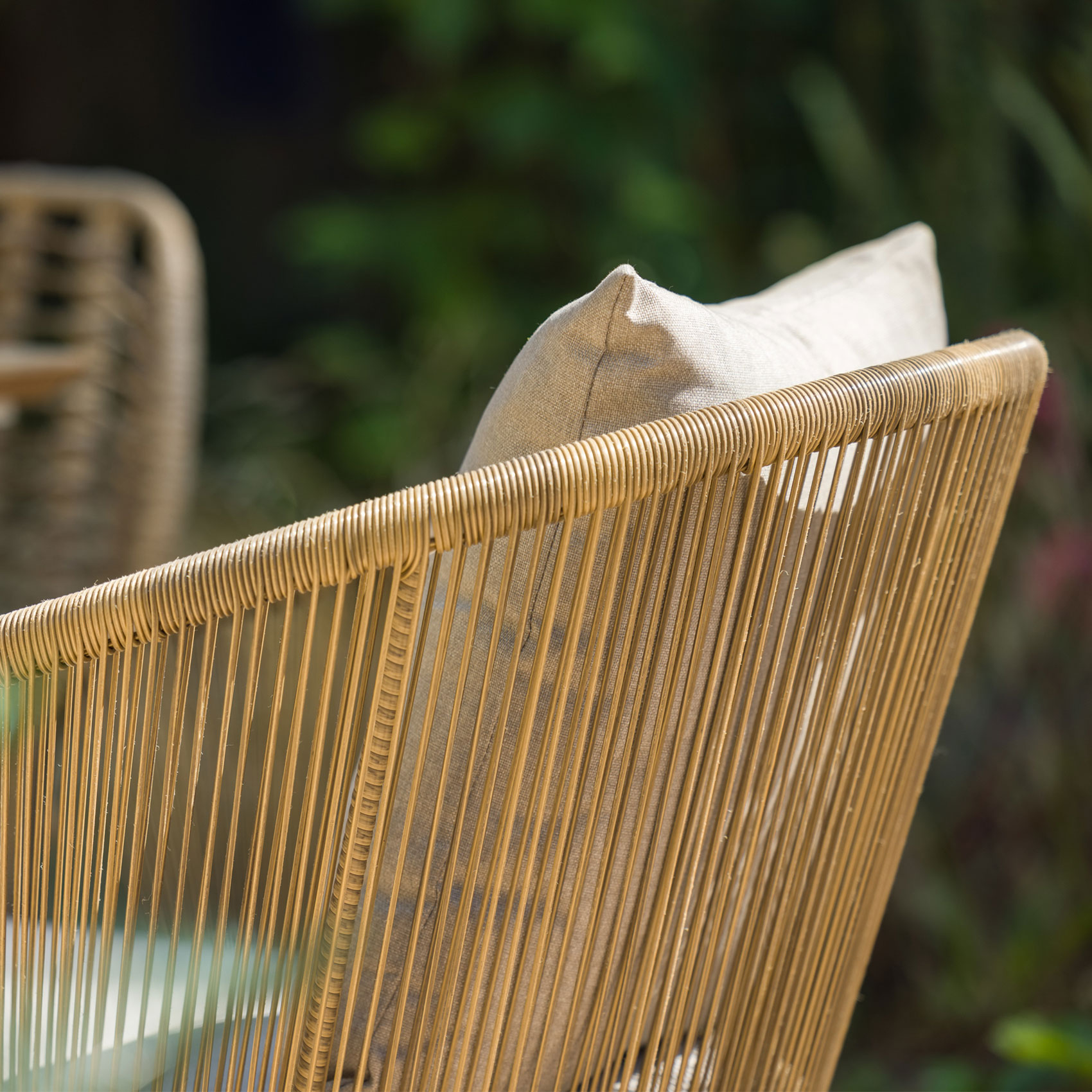 Duo de fauteuils en résine et cordes — vue 4