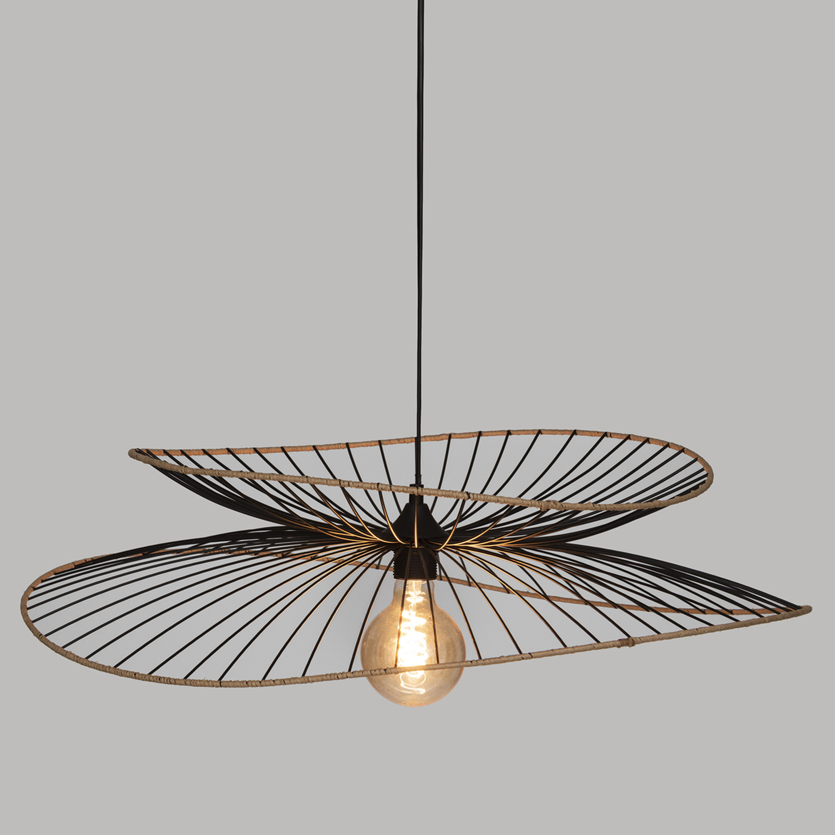 Suspension design en métal et raphia — vue 3