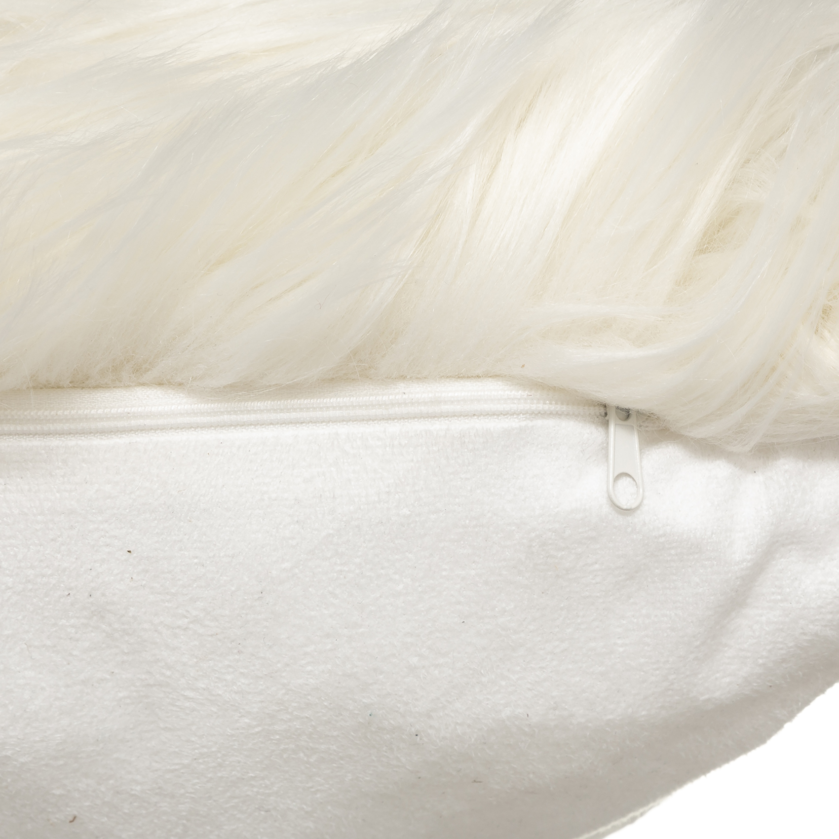 Coussin long en imitation fourrure — vue 4