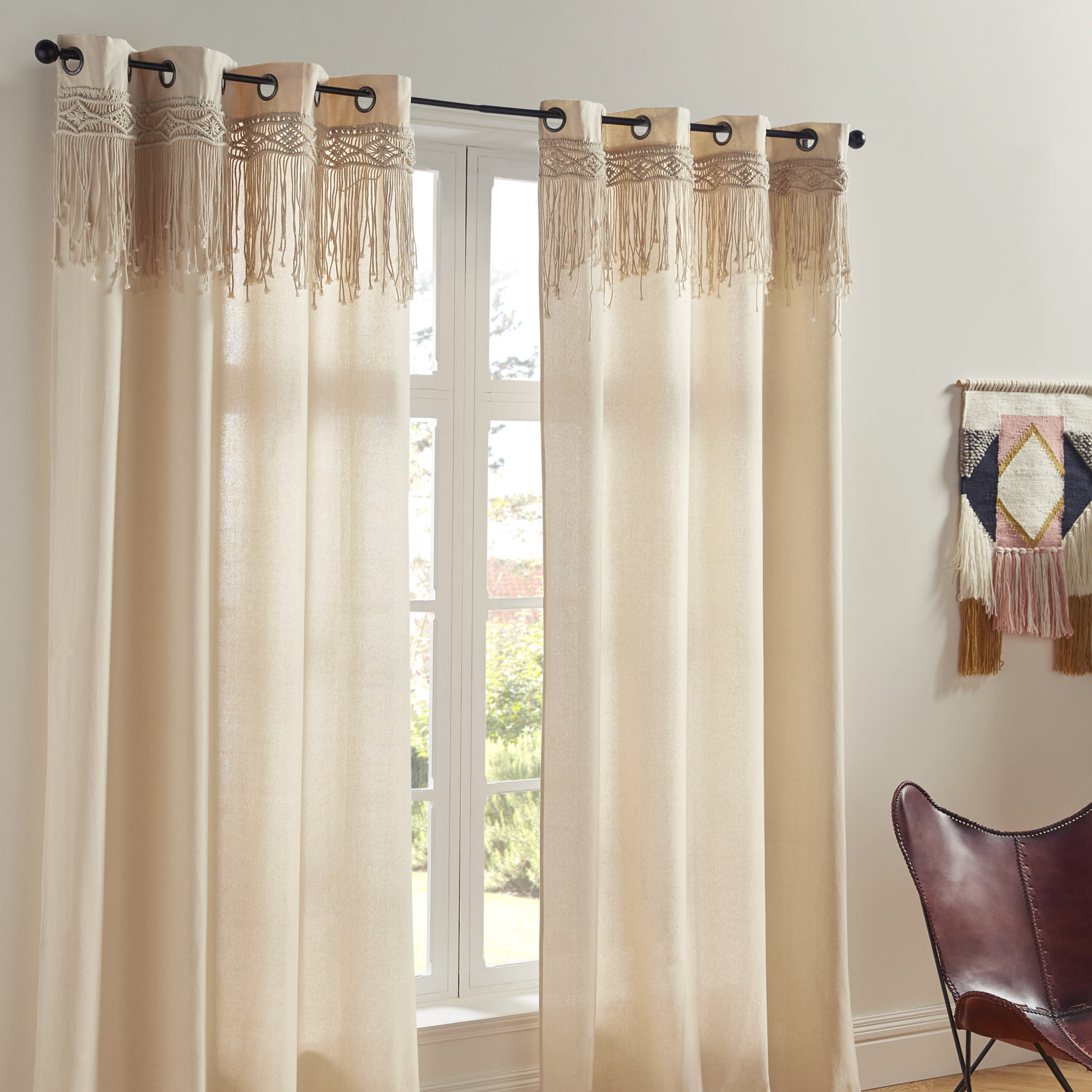 Rideau avec frise en macramé