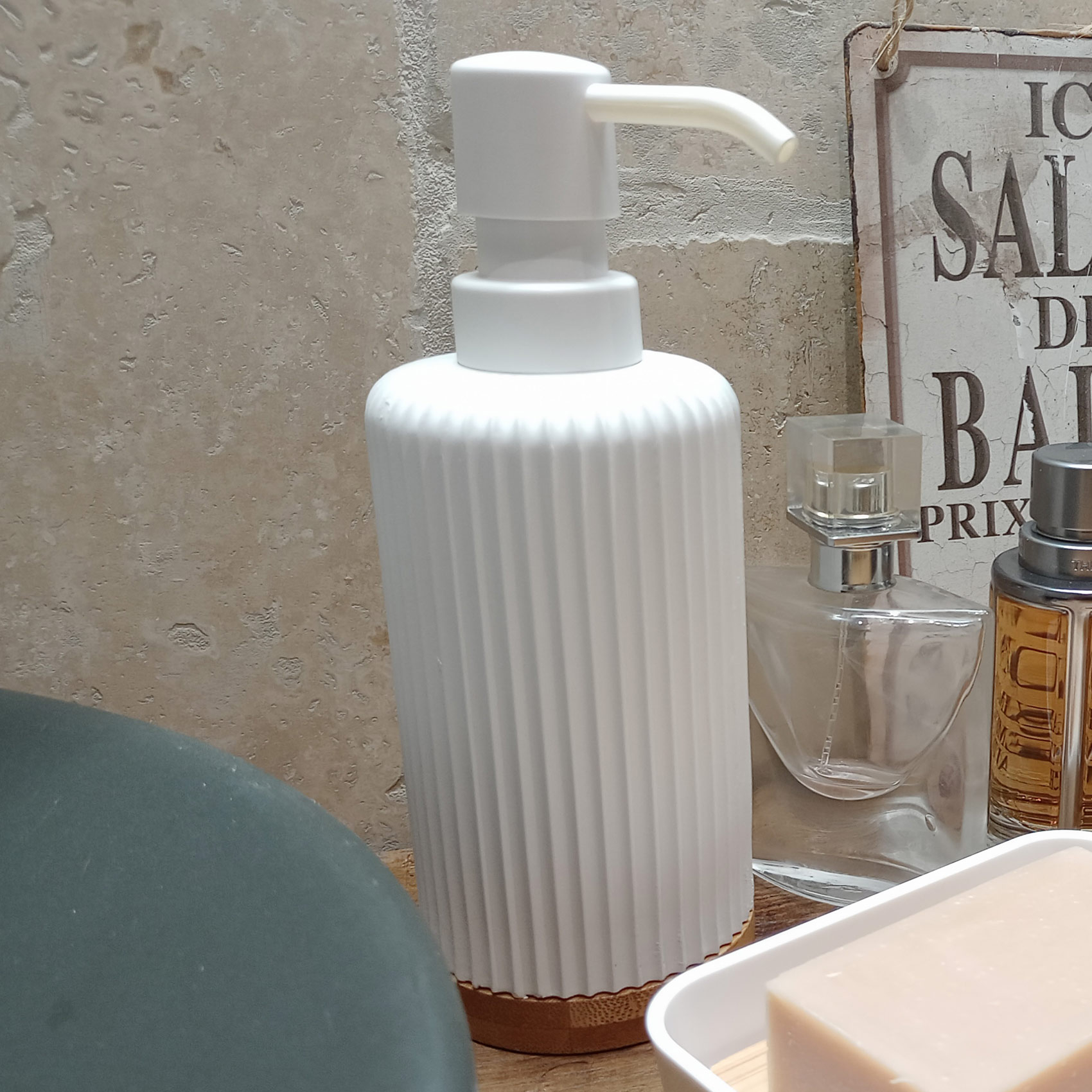 Distributeur à savon strié — vue 3