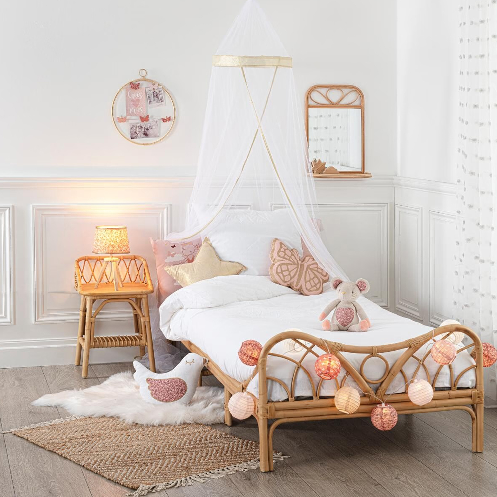 Table de chevet en rotin — vue 4