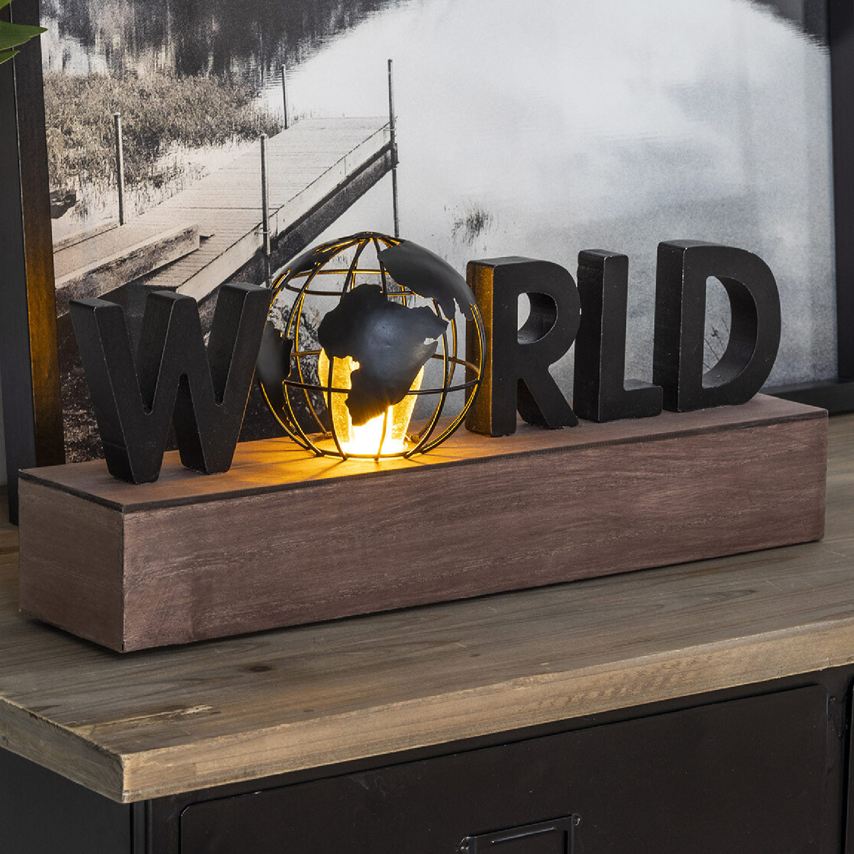 Lampe avec mot WORLD — vue 4