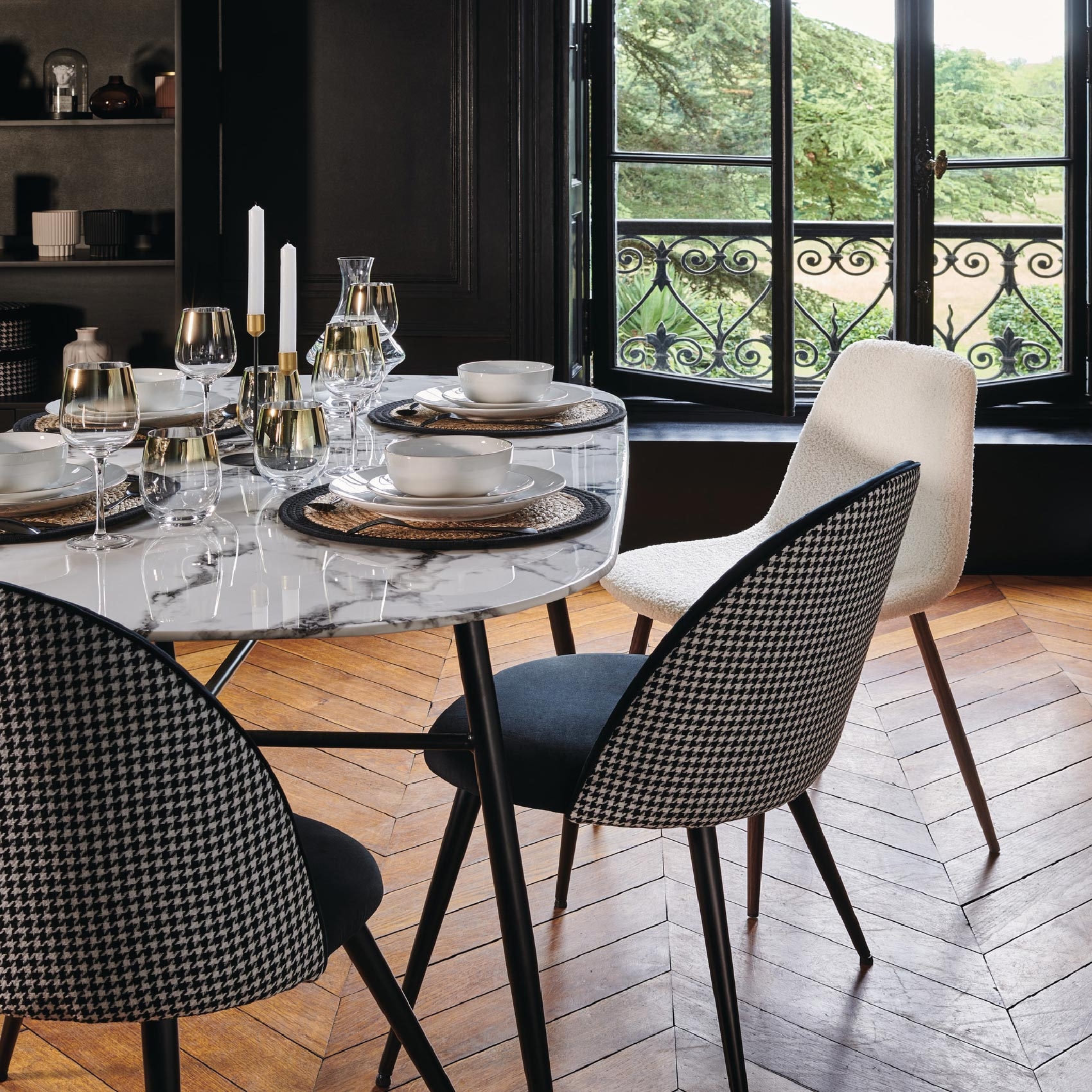 Lot de 2 chaises en imitation noyer à bouclette — vue 6