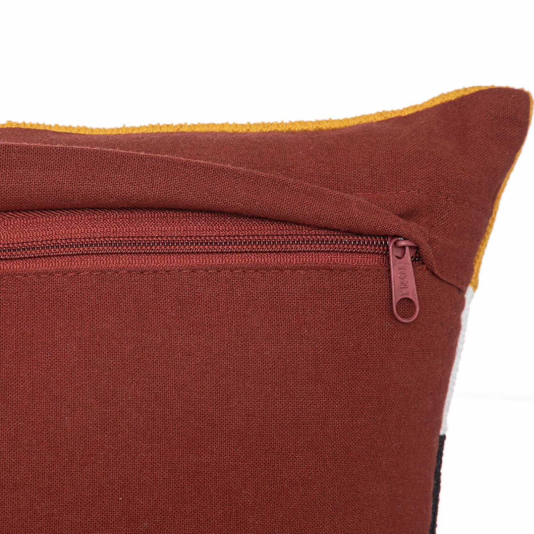 Coussin aux motifs géométriques — vue 4