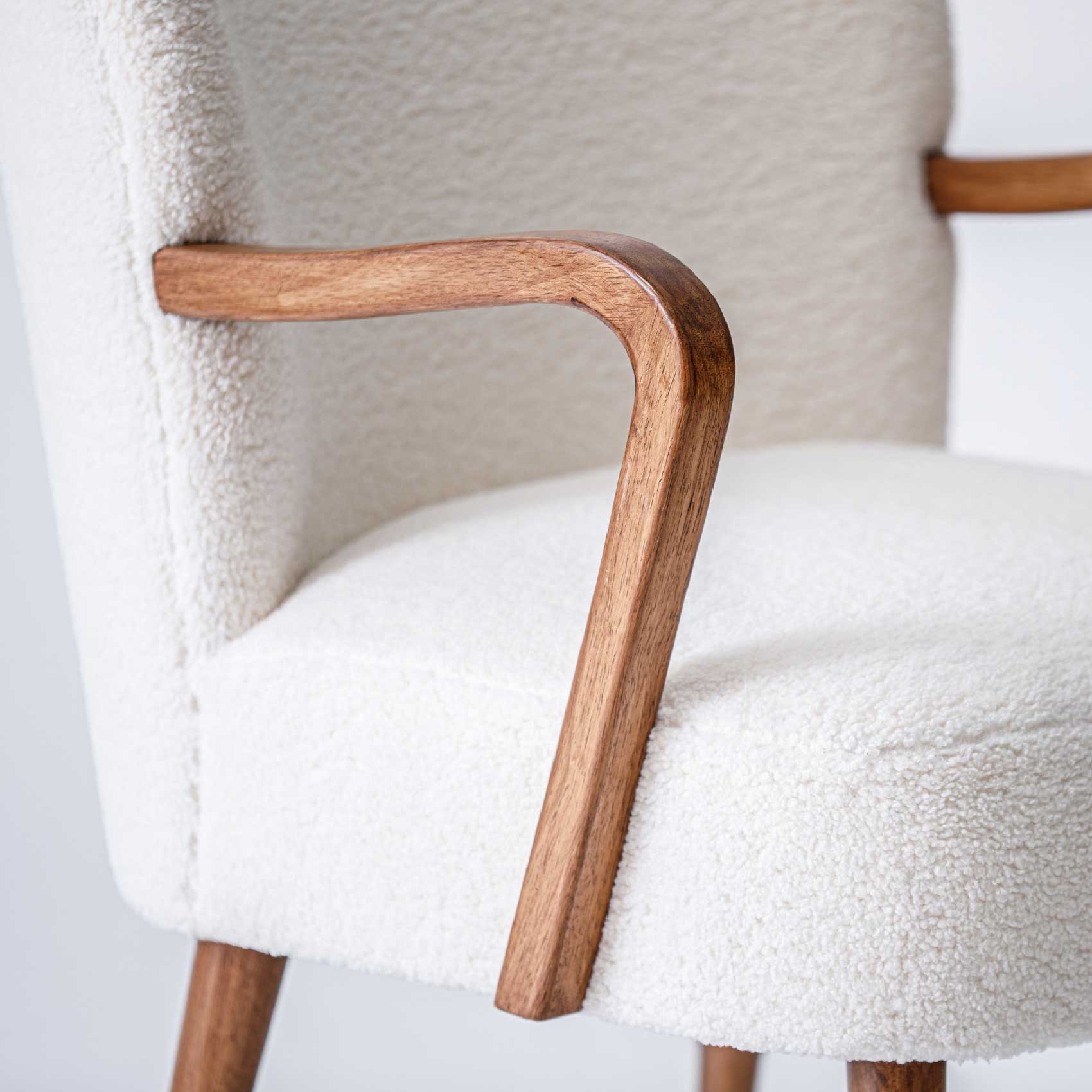 Fauteuil en bouclette avec accoudoirs — vue 3