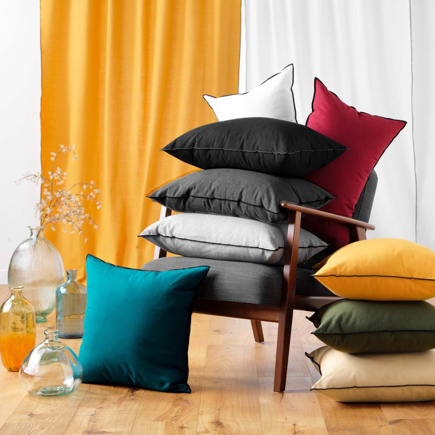 Coussin avec surjet en coton recyclé — vue 4