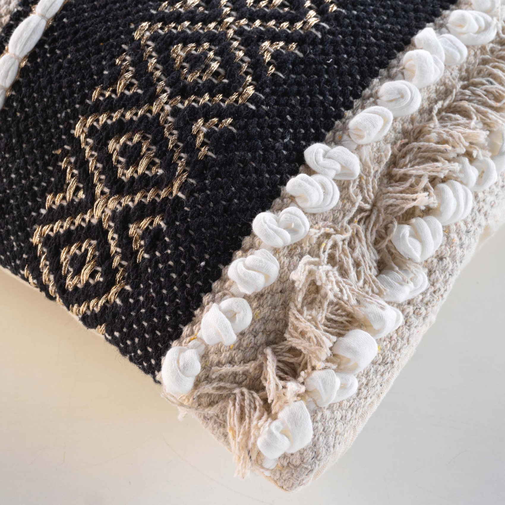 Coussin ethnique avec fils lurex — vue 3