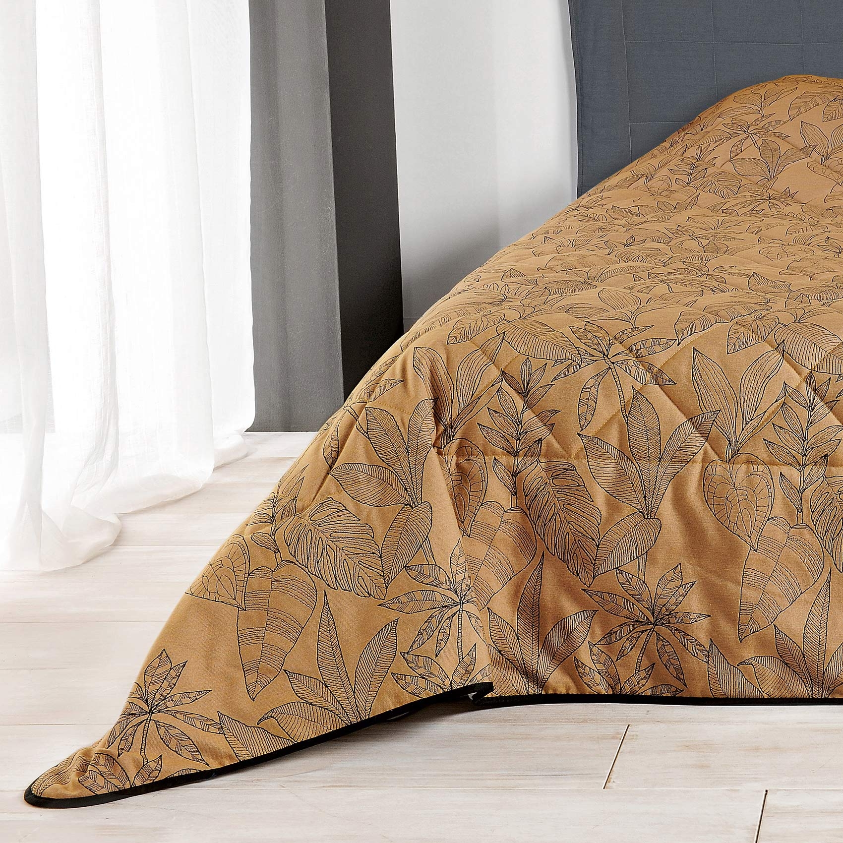 Jeté de lit aux feuilles stylisées — vue 3