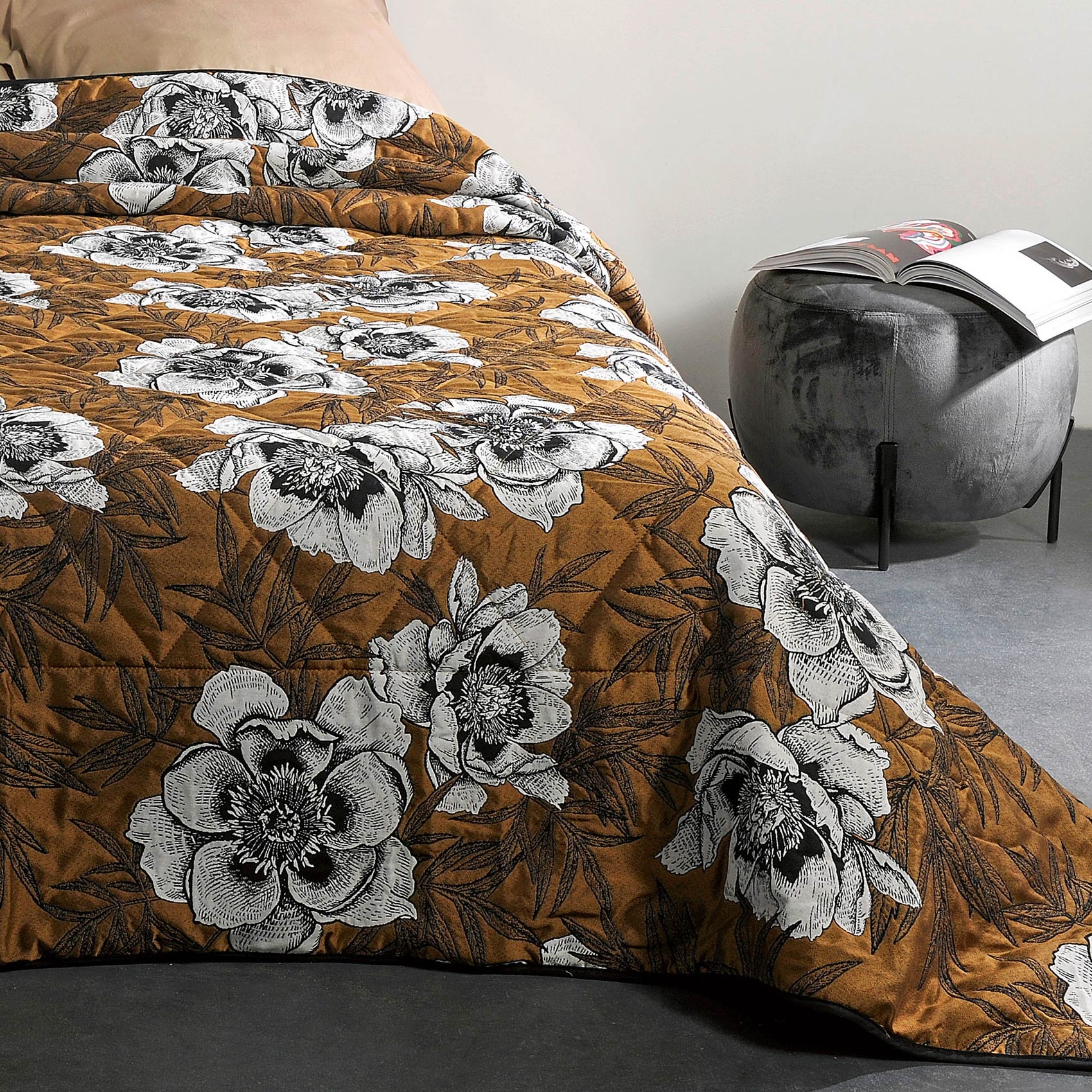 Jeté de lit aux impressions florales — vue 4