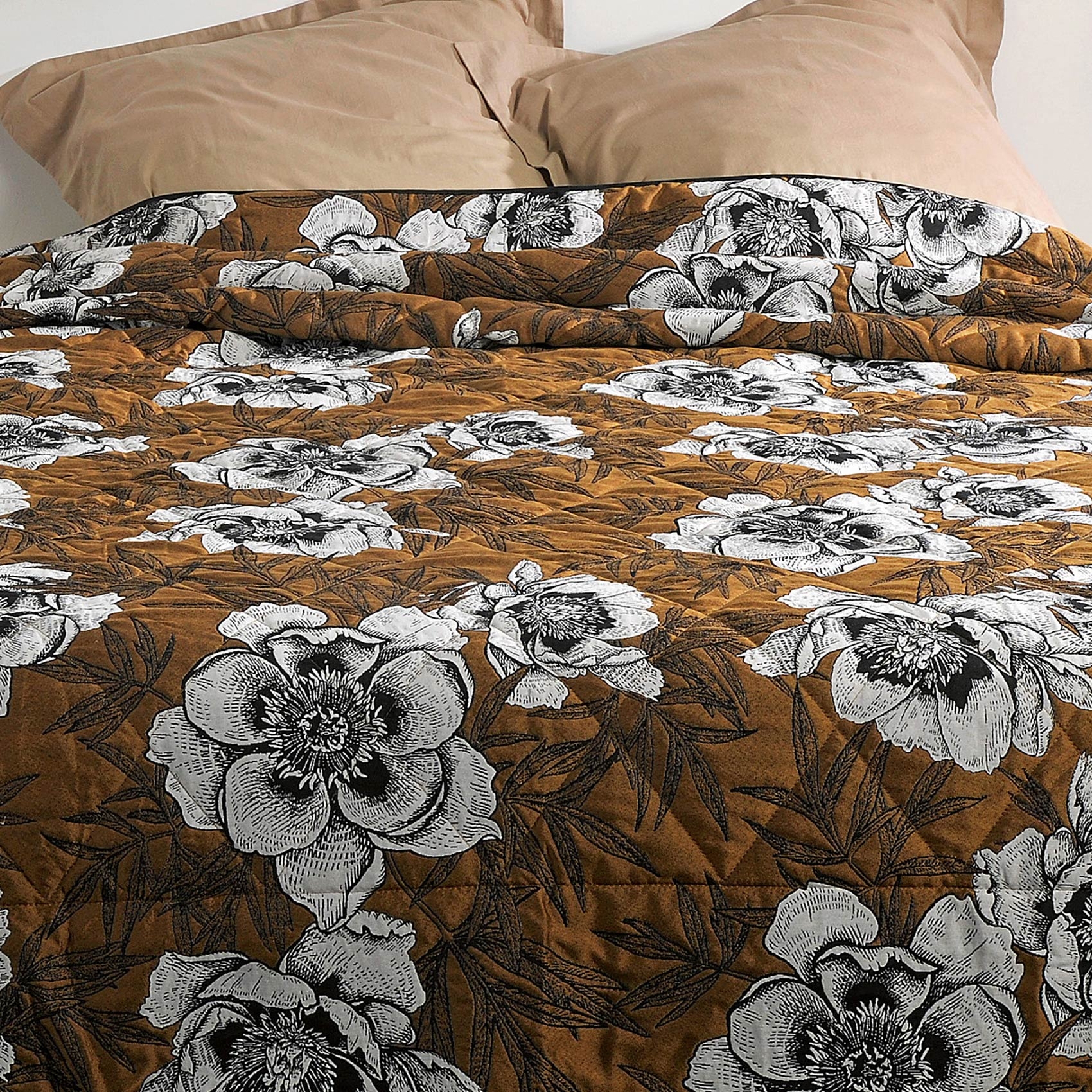 Jeté de lit aux impressions florales — vue 3