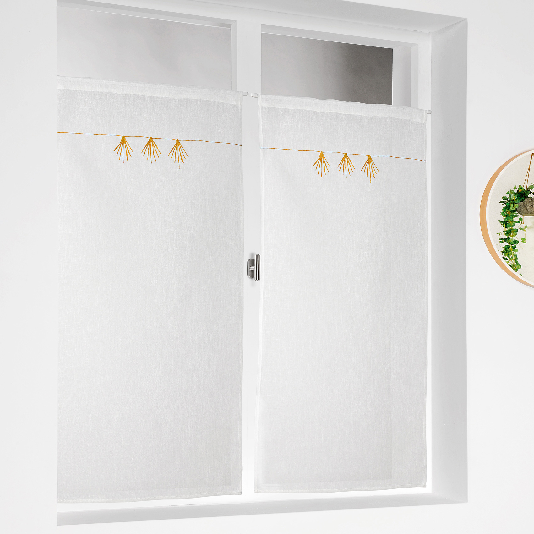 Paire de petits voilages au style géométrique