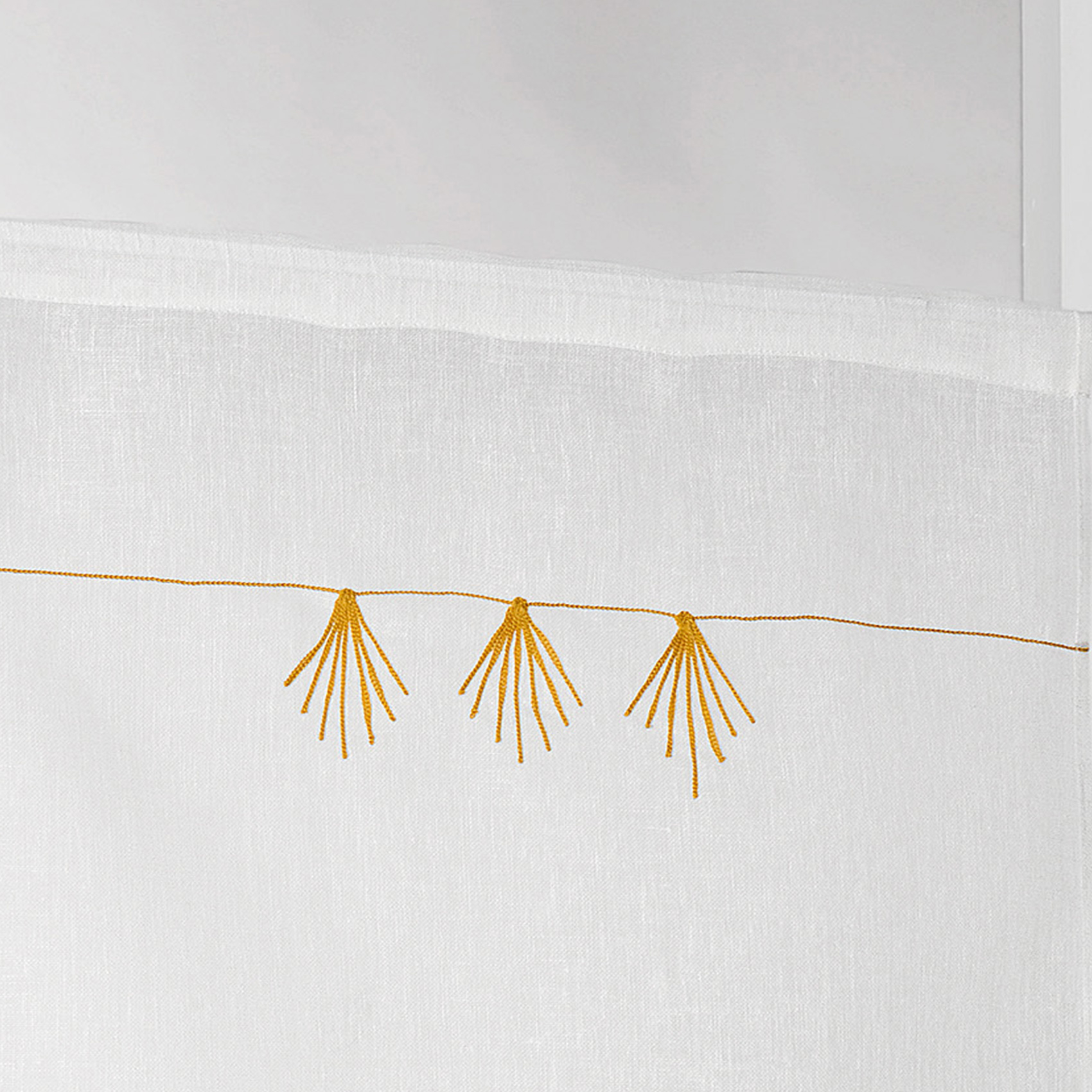 Paire de petits voilages au style géométrique — vue 3