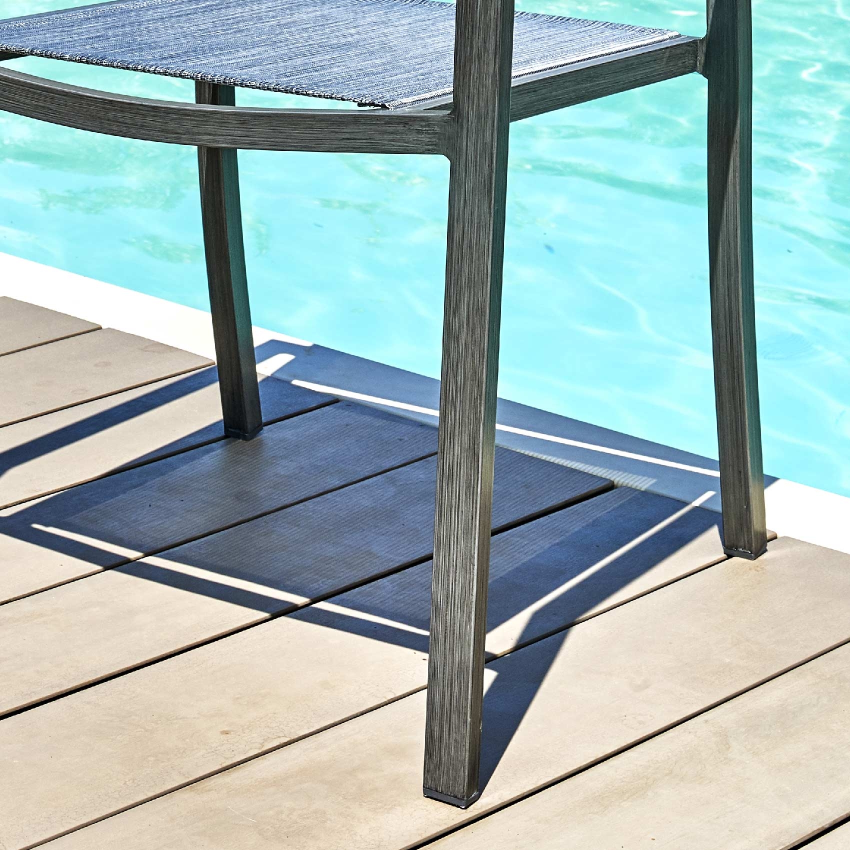 Fauteuil empilable en finition teck recyclé — vue 4