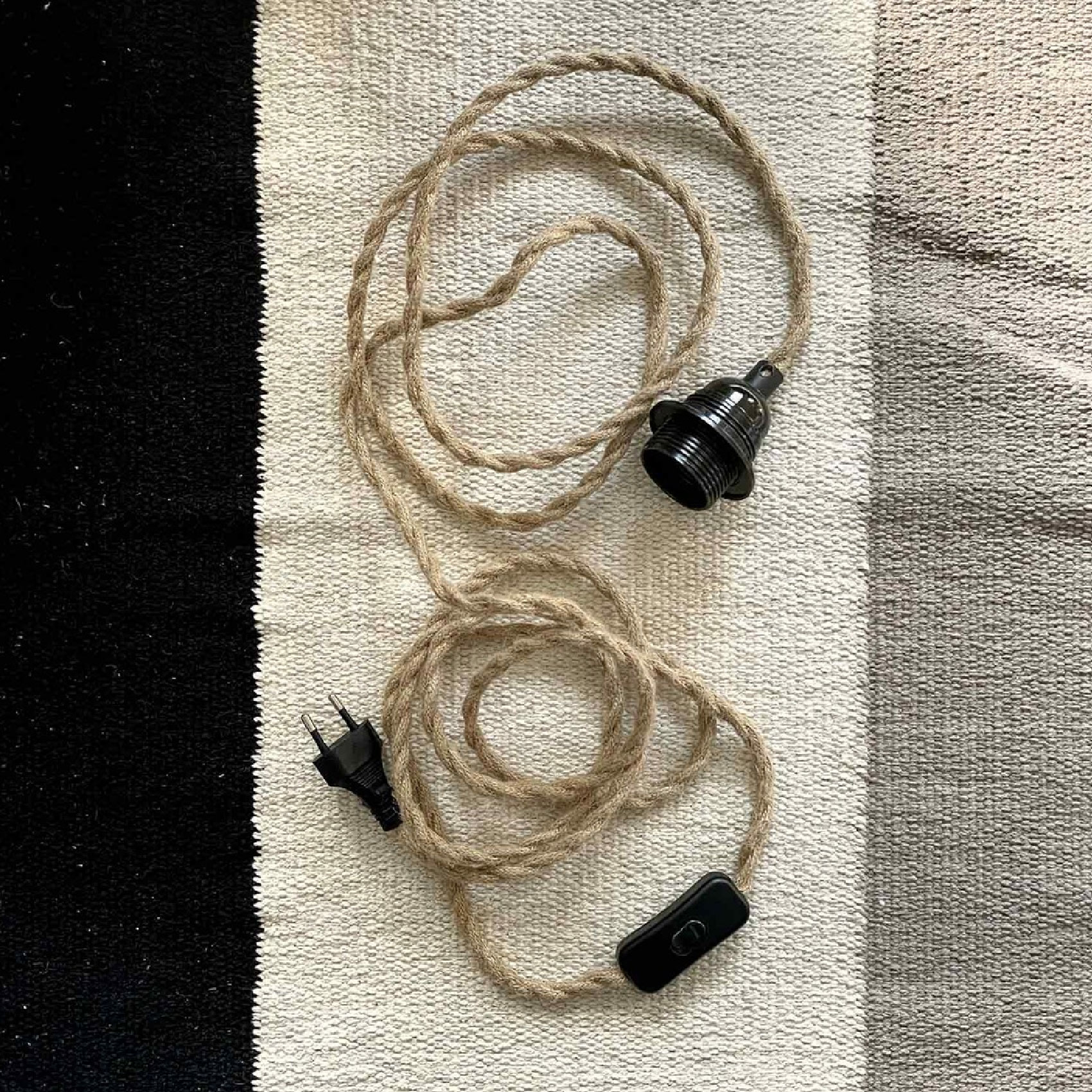 Baladeuse corde  et interrupteur