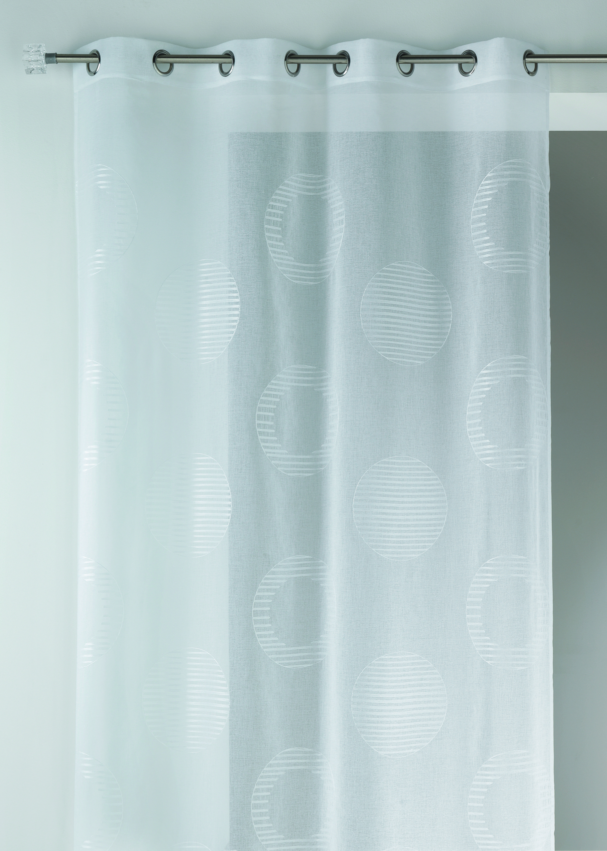 Voilage en étamine brodée cercle et rond