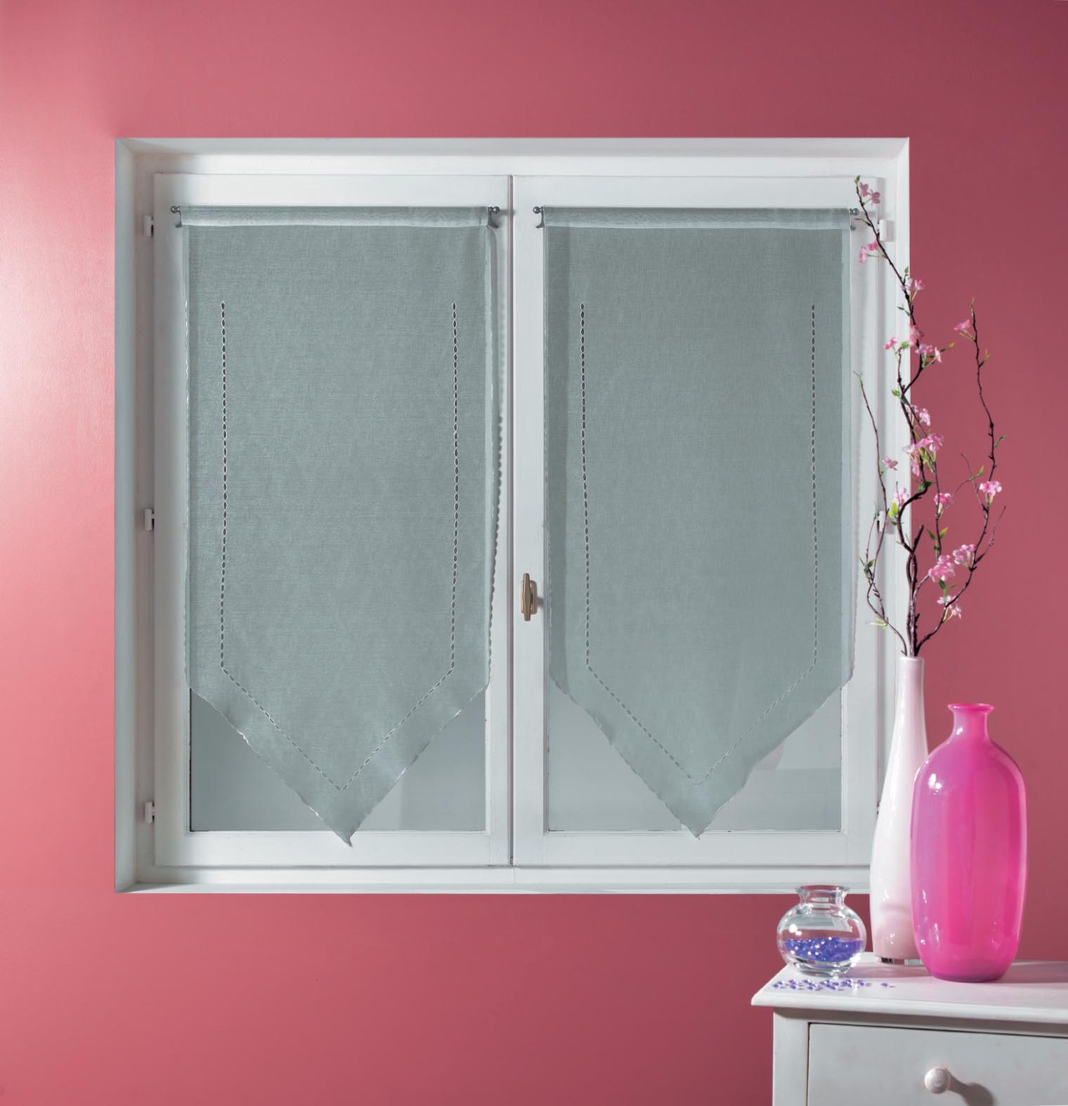 Petit Rideau en Pointe Etamine Brodée Ajourée Gris