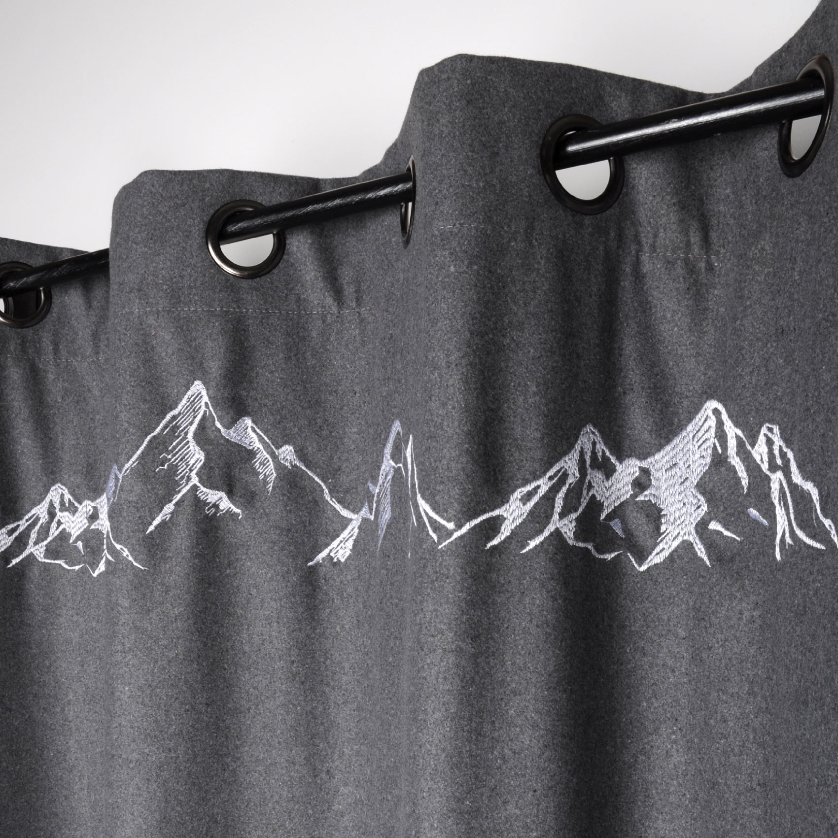 Rideau d'ameublement brodé montagne — vue 3