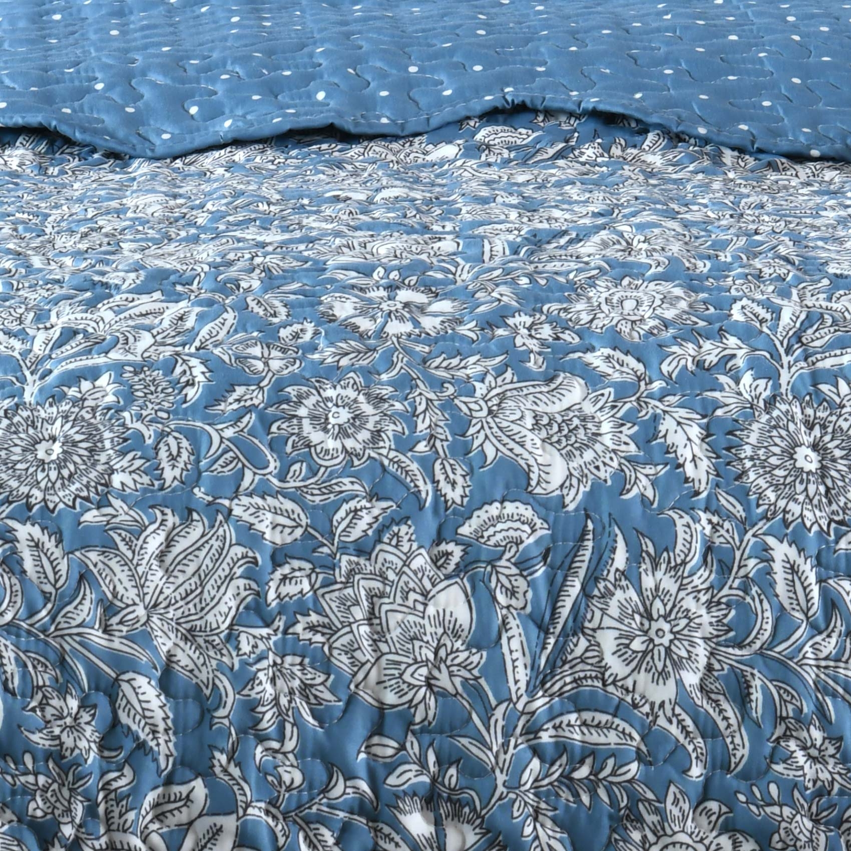 Ensemble réversible boutis et taies au style fleuri — vue 4