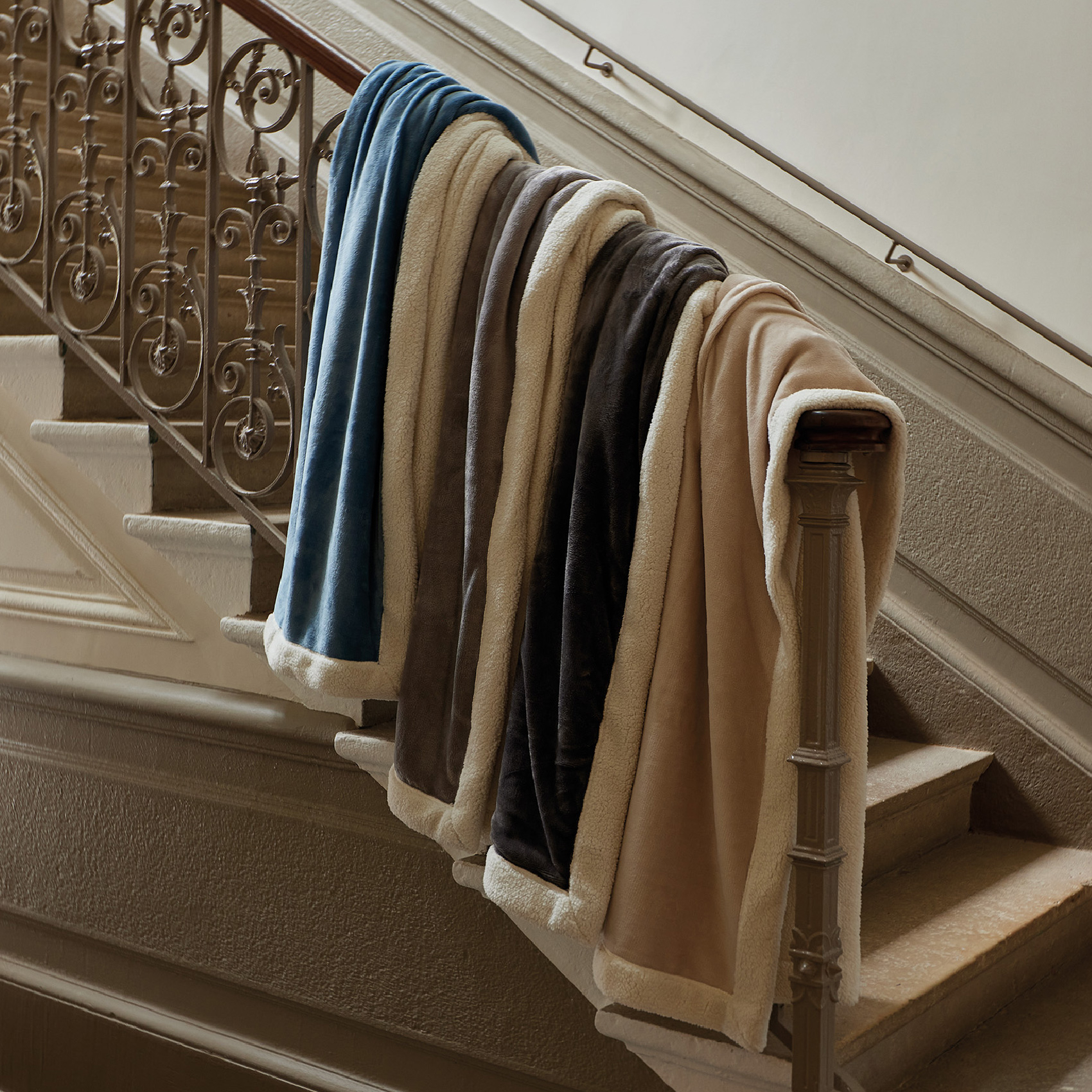 Plaid en microvelours doublé sherpa — vue 4